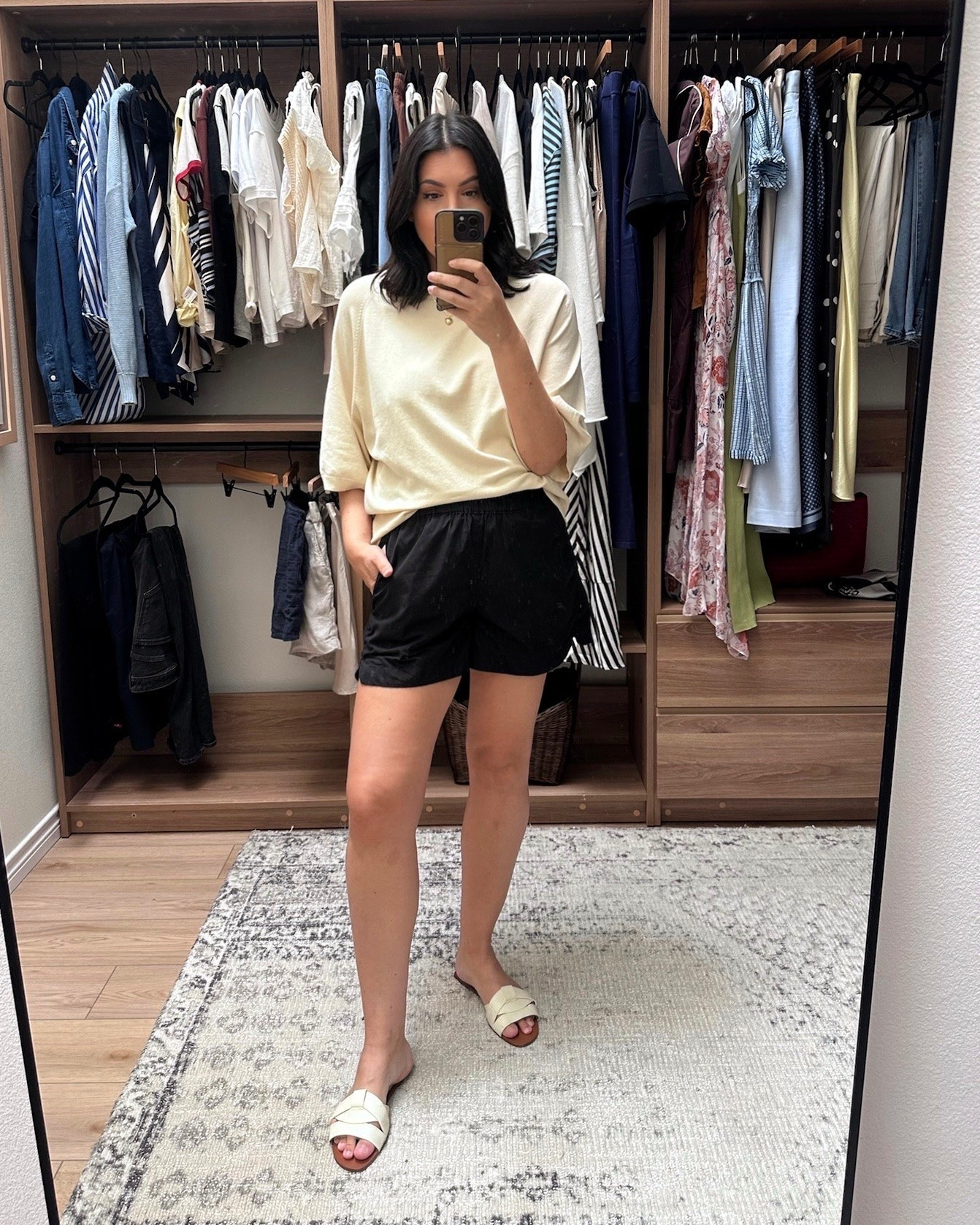 Been wanting some more tops to wear with my barrel pants and stumbled upon this one. It’s a lightweight, bouncy knit — so not a sweater, but not not a sweater ya know? Ok hopefully you know what i mean. I am in the large, love the loose fit but I do think it runs big! Highly recommend if you like a loose top with longer sleeves.