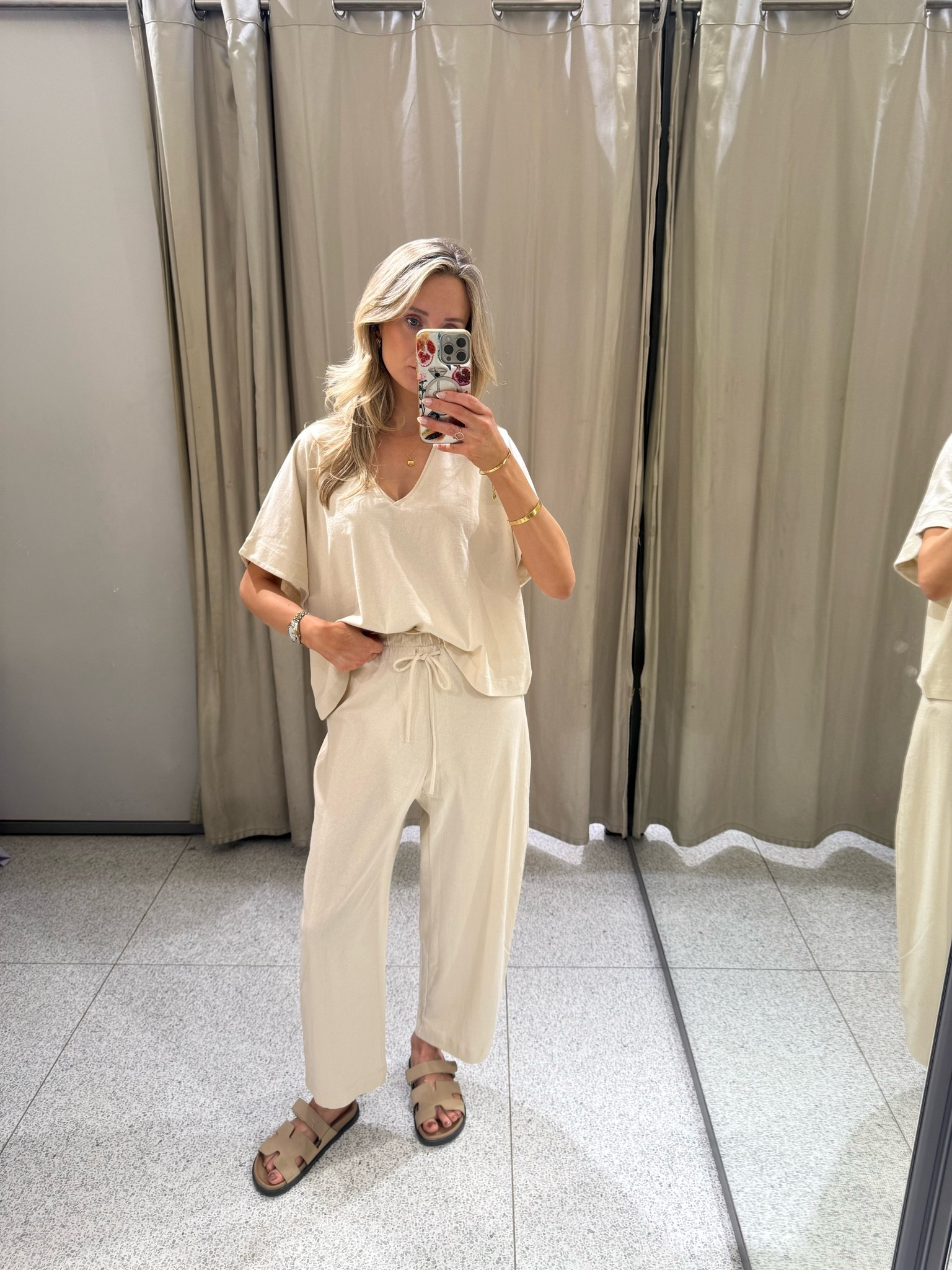 The most comfy lightweight set ever! Perfect airport outfit

#LTKuk #LTKspring