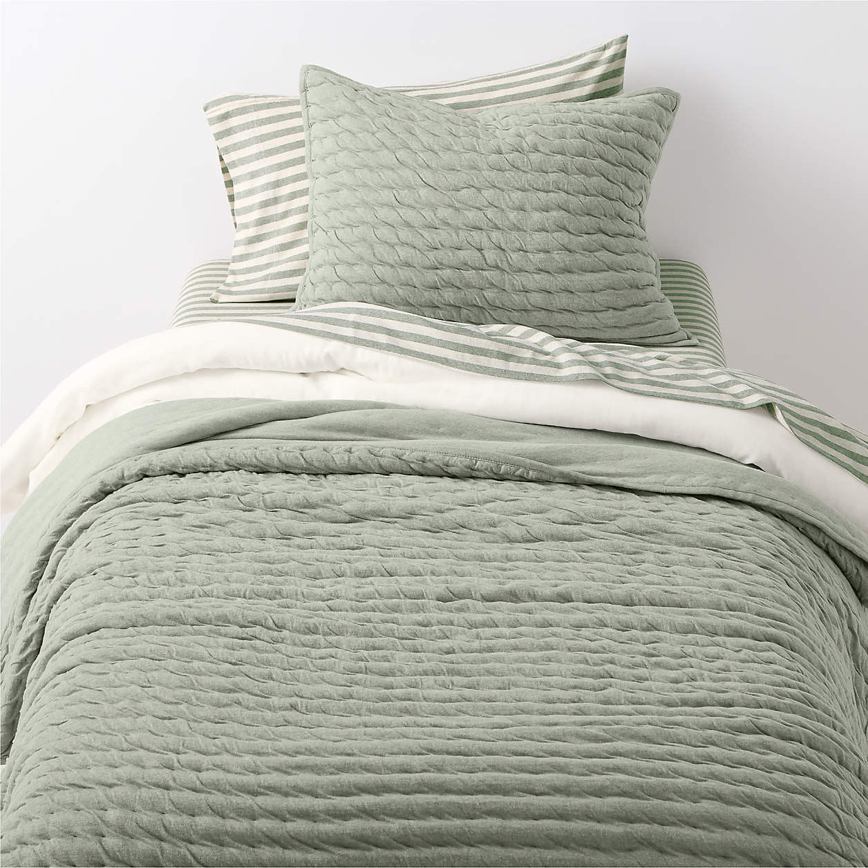 Comfy Tee Verte Green Matelasse Jersey Kids Twin Quilt + Reviews | Crate & Kids | Crate & Barrel