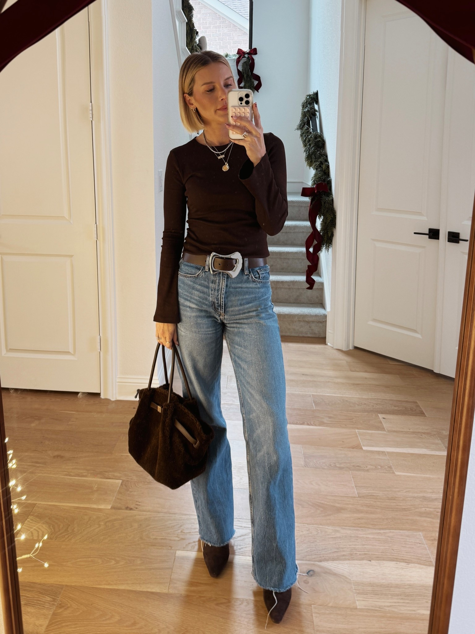 🍫  brown everything! This top is such a great basic layering tee — and I love the slight flare on the sleeves 😍

#LTKFindsUnder50 #LTKootd