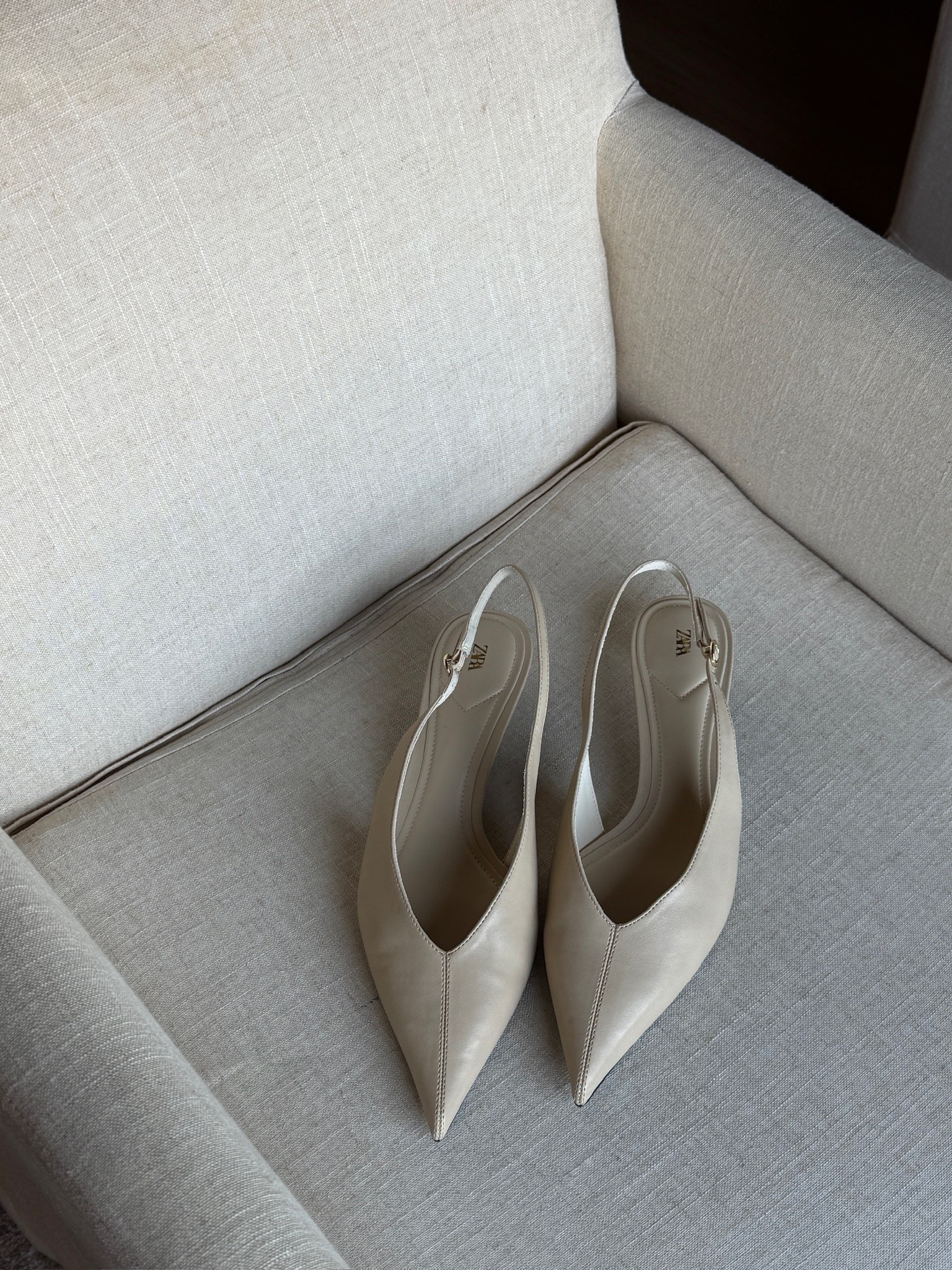 obsessed with these heels from Zara!!

fashion finds, zara, kitten heals, shoe finds, spring shoes