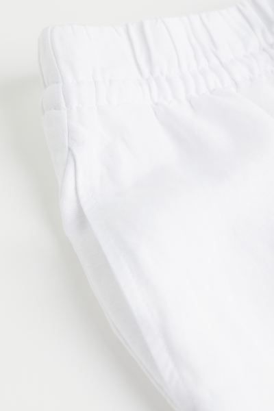 Pants in a woven linen and viscose blend. High waist, drawstring waistband with covered elastic, ... | H&M (US + CA)
