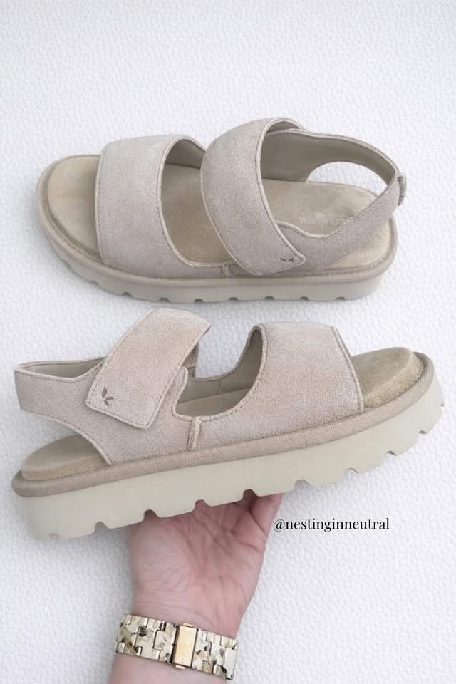 Gooo! Close 4O% is gf Ugg sandals on Amazon! Price is jumping around with sizing and color so click your size to find your best deal!

#LTKSeasonal #LTKWorkwear #LTKTravel