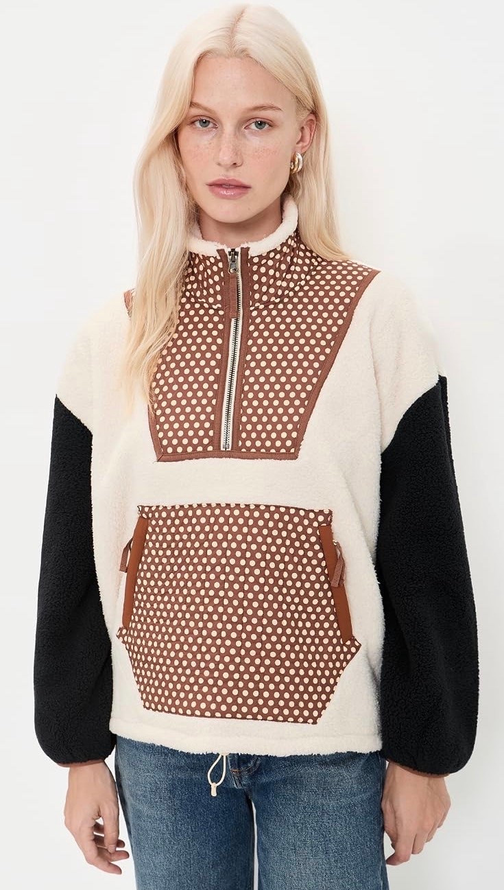 Cutest fall sweater!!
OOTD
Fall fashion