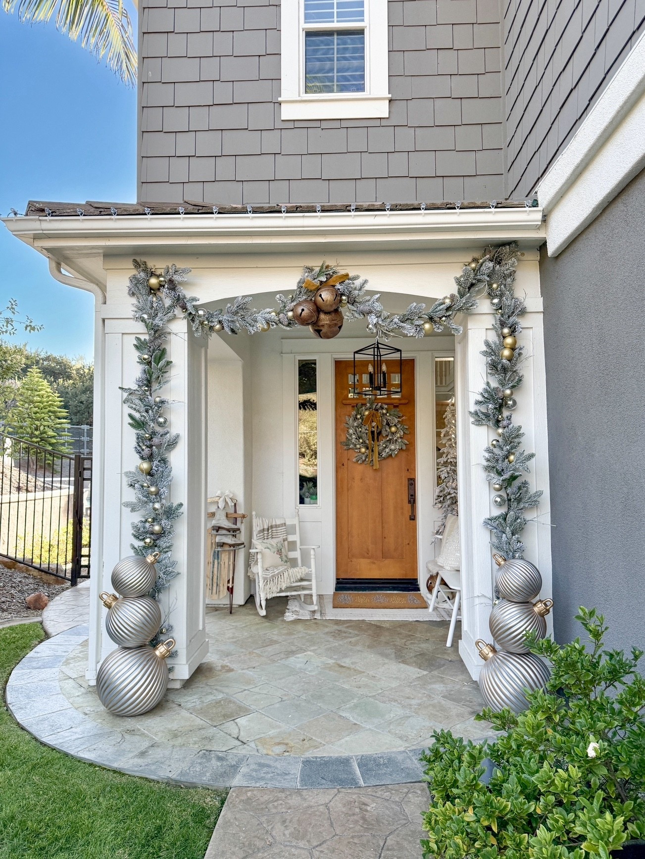 A festive front porch for the holiday season! 🎄🥰 

#LTKSeasonal #LTKHome #LTKOver40