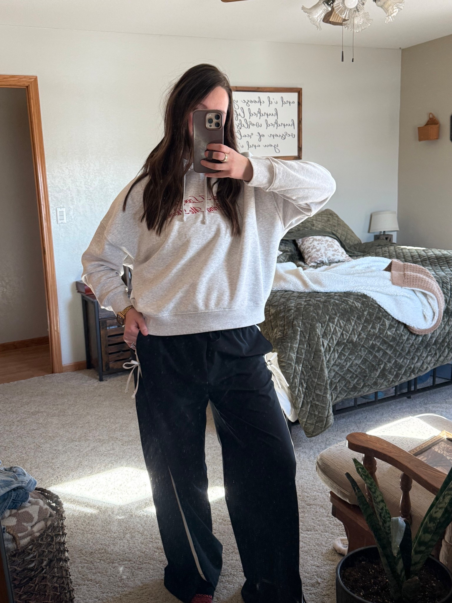 Obsessed with this sweatshirt 
“Say I love you and bring me flowers”

Valentine’s Day outfit. Valentine’s Day sweatshirt. Women’s outfit. 

#LTKMidsize #LTKdayinmylife #LTKValentine