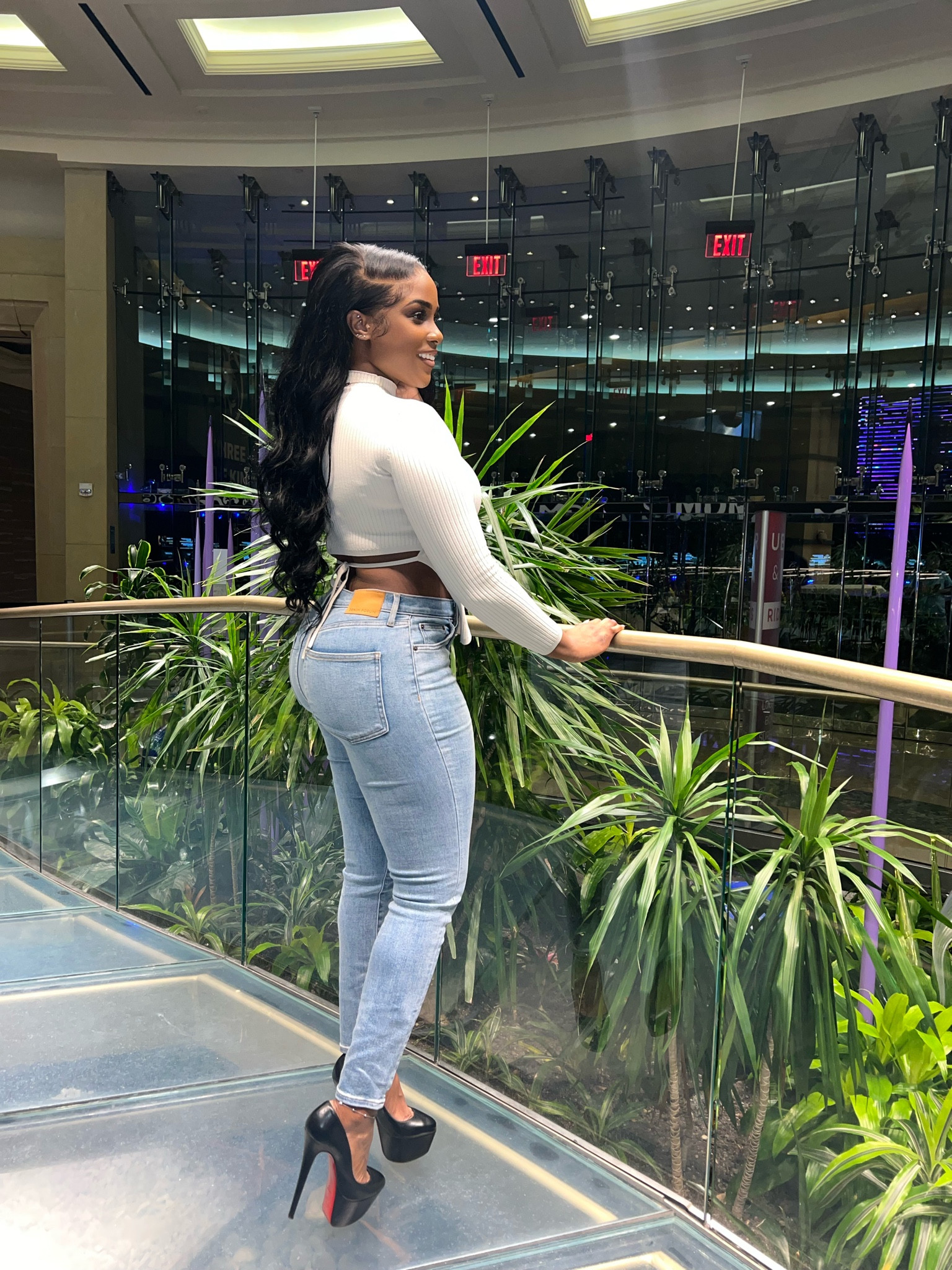 There is nothing better than a simple cute jeans and top fit. Especially when you pair it with a classic heel ❤️

#LTKstyletip