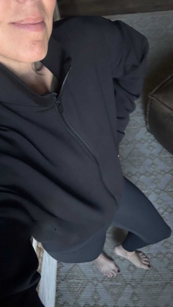 New Spanx set 🙌🏼

This booty boost legging, ya’ll! 

Sizing: leggings are tts. Gretchen in a small. She sized up one in the top and is in a medium. She is 5’7."

#LTKActive #LTKGiftGuide #LTKOver40