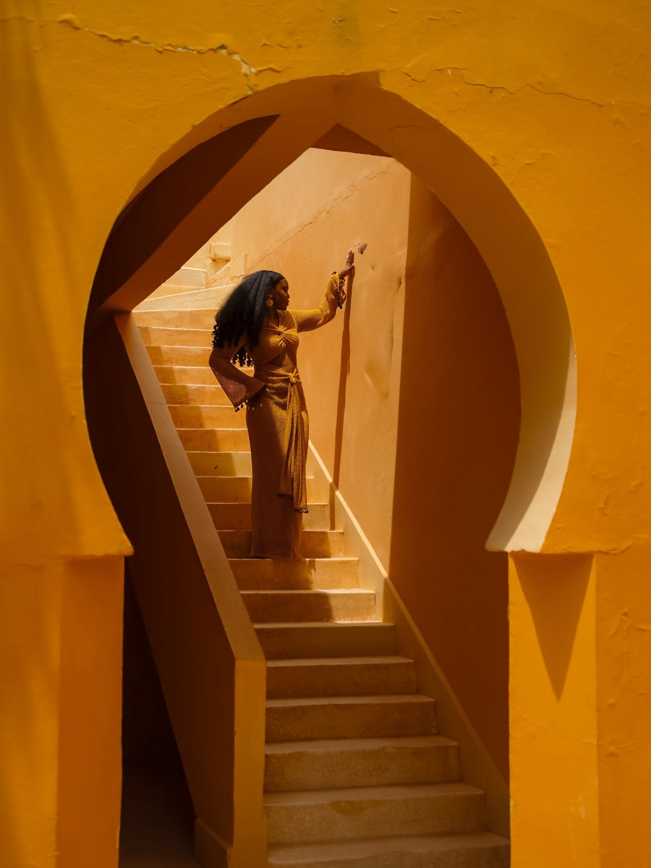 Marigold courtyards @jnanetamsna 💛 For over two decades, Jnane Tamsna has blended Moroccan beauty with modern aesthetics. As Meryanne Loum-Martin puts it, the space is “a constant dialogue between the past and the present, between cultures, between indoors and outdoors… It feels authentic, rooted, and indeed serene because it’s timeless.”

For your entertainment: Over the years, Meryanne Loum-Martin has quietly hosted names like Brad Pitt, Hugh Jackman, Tom Cruise, Nicole Kidman, David Bowie, Iman, Giorgio Armani, and Donna Karan.

Dress @andreaiyamah 
Photography @rachid_photography | @marrakech_photoshoots