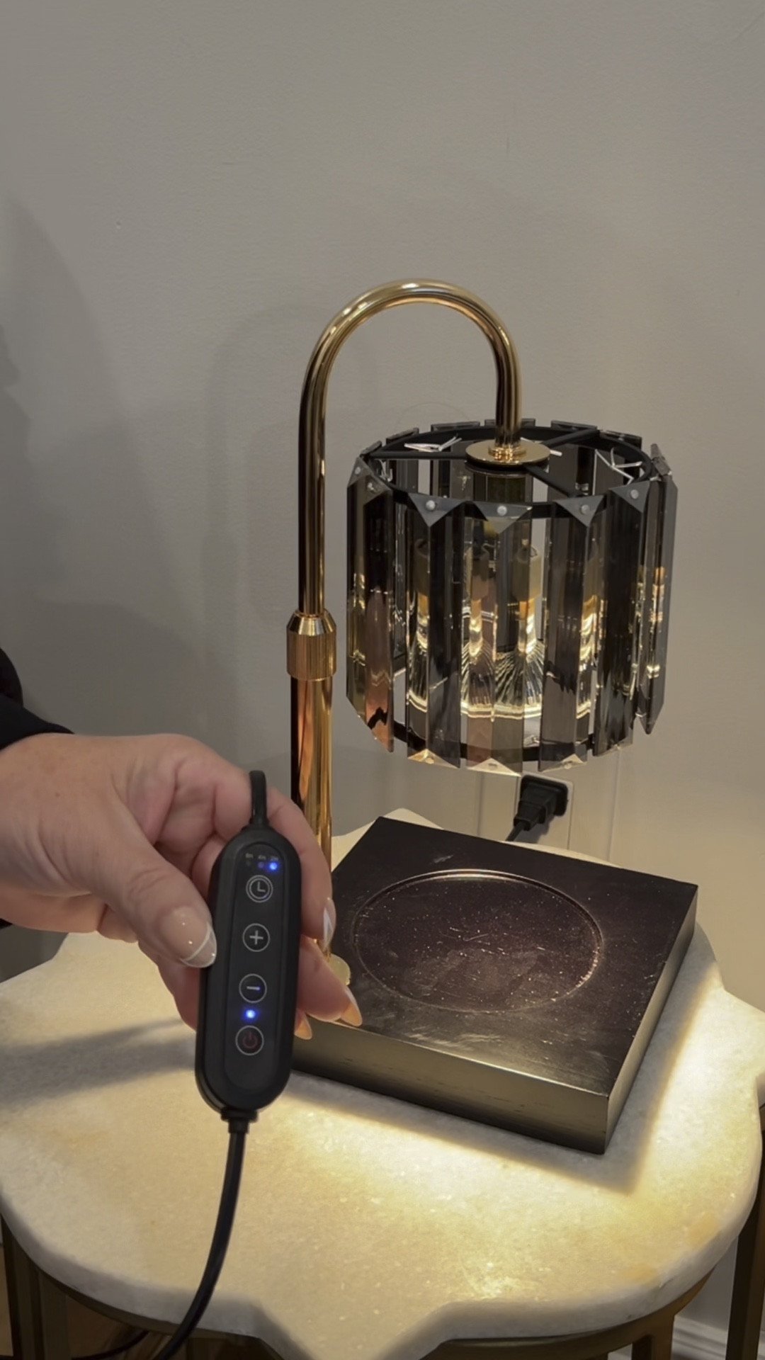 "Love candles but worried about open flames? This Candle Warmer Lamp with Timer is a game changer! It melts your candles from the top down with a 50W halogen bulb—no flame, no smoke, just pure fragrance. With 7 brightness levels and a 2, 4, or 8-hour timer, it’s perfect for relaxing without worry. Plus, its modern design fits beautifully into any room. Safer, cleaner, and stunning—this is a must-have for candle lovers. 

 #candlewarmer #amazonfinds #candles #LTKHome