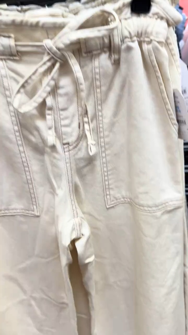 How freaking cute are these barrel pants!!! 🤩
#walmart #walmartfinds #walmartfashion #barrelpants #pants

#LTKmomlife #LTKootd #LTKgrwm