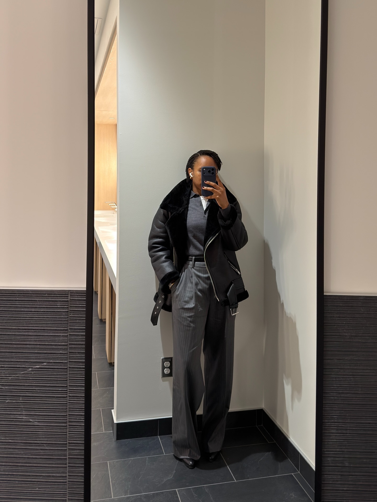 👋🏾 Happy 2026. Trying to get back into posting on here 🥹. Office Bey so far ✌🏾@lifewithng 😘