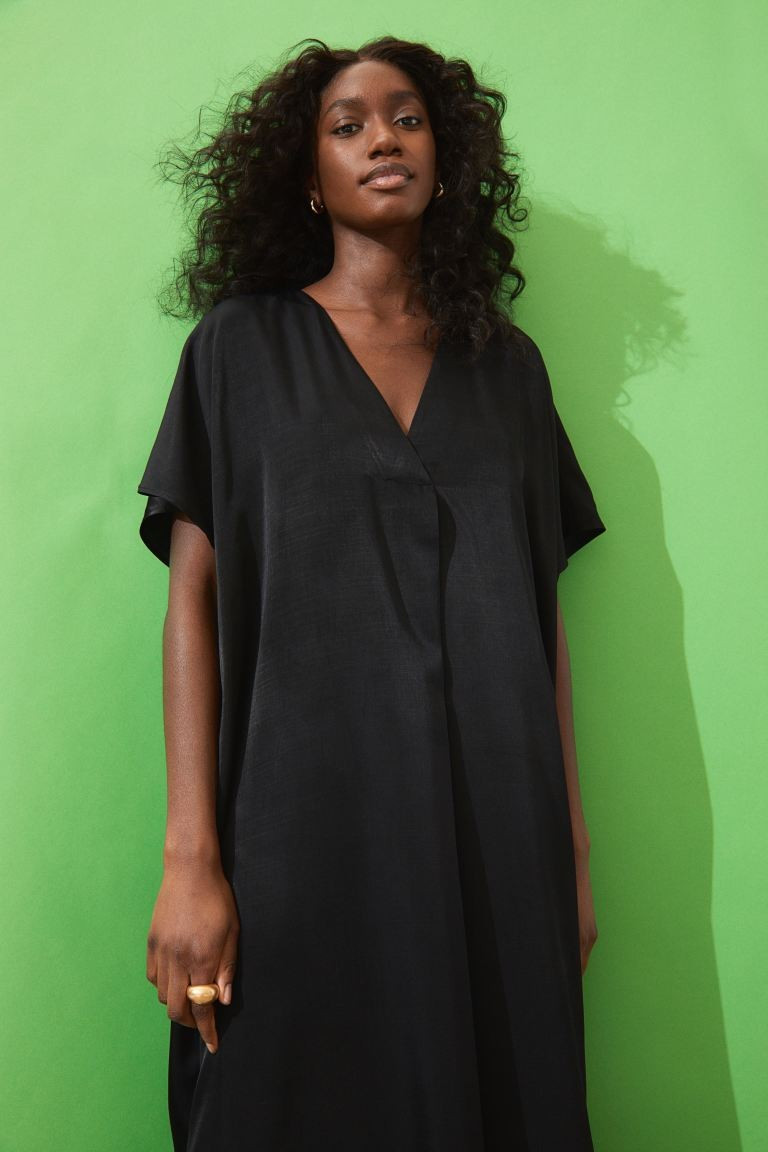 V-neck kaftan dress | H&M (UK, MY, IN, SG, PH, TW, HK)