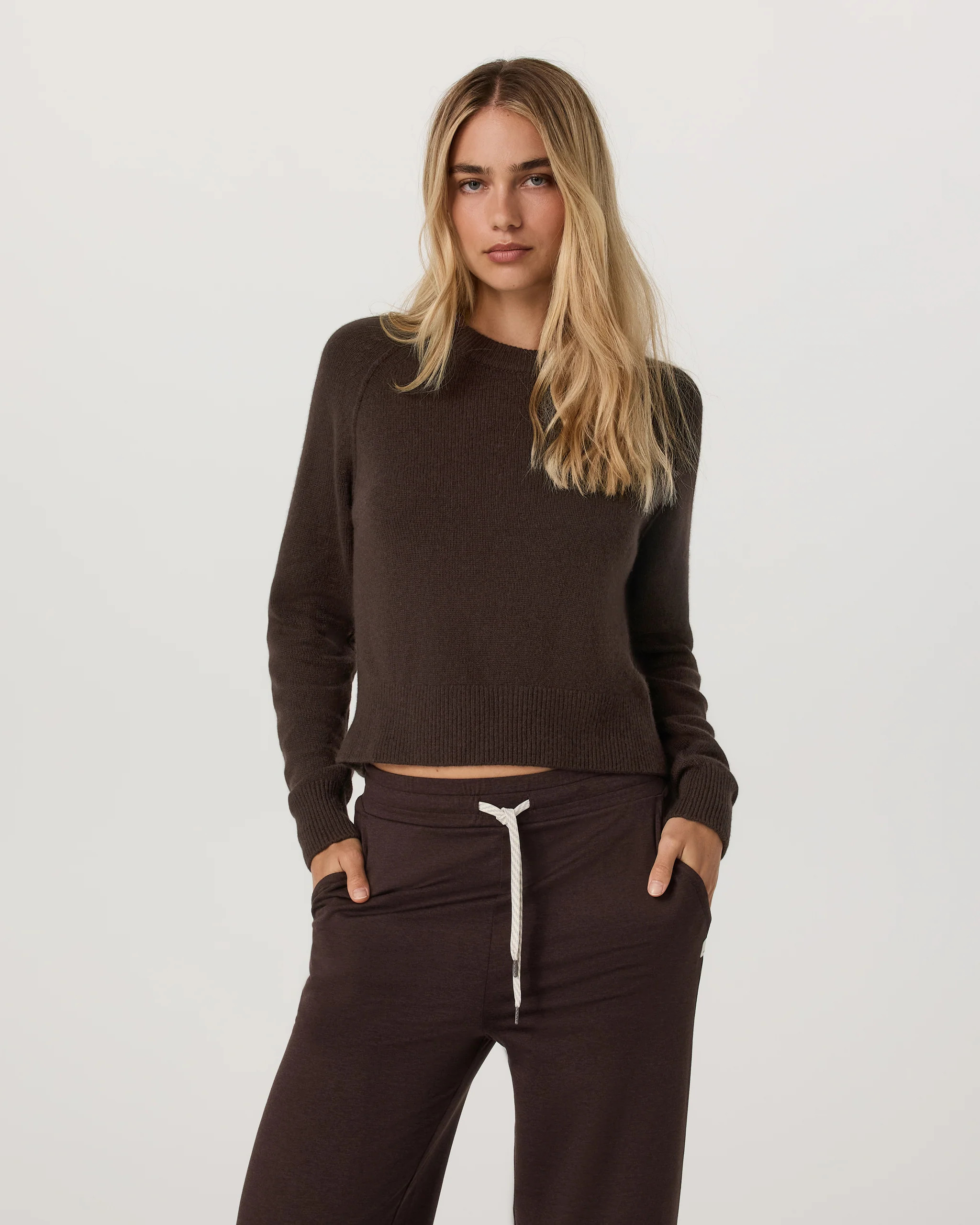 Émilie Cashmere Crew | Women's Java Pullover | Vuori | Vuori Clothing (US & Canada)