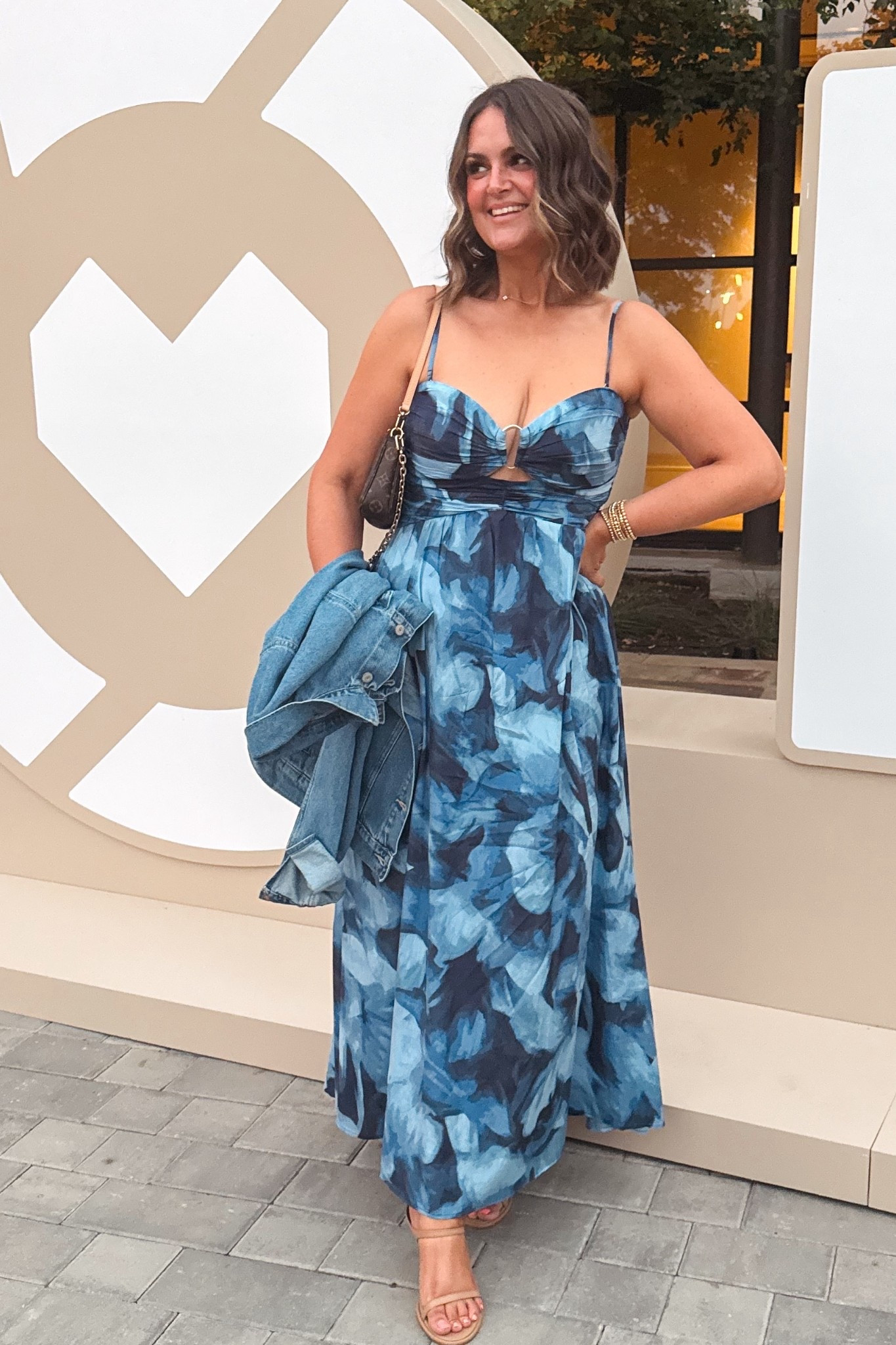 Easy event dress, party dress

Large (comes strapless but with straps to apply)
Shoes, 9.5 (size down 1/2)
Denim jacket, medium

Wedding guest dress, size 12, midsize, Abercrombie 

#LTKWedding #LTKParties #LTKCon