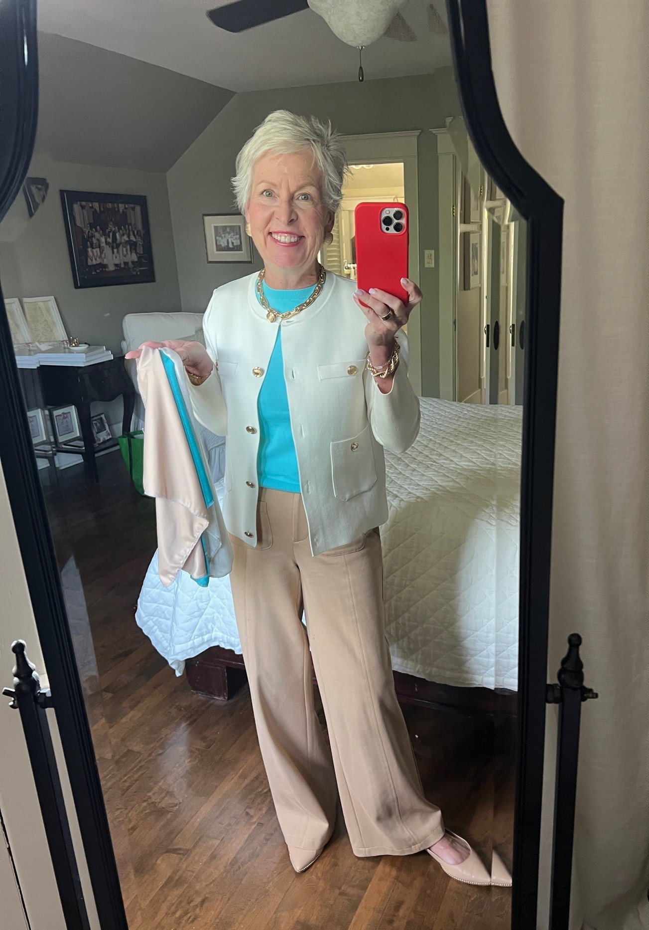Today’s outfit brought to you by two neutrals and a pop of WOW color!

#LTKootd