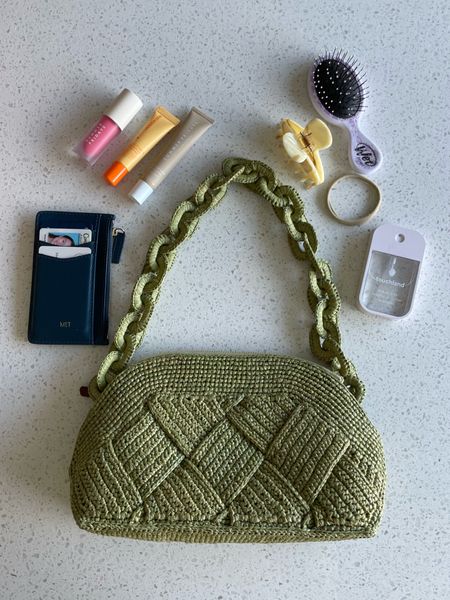 what’s in my bag 🌴👜💚