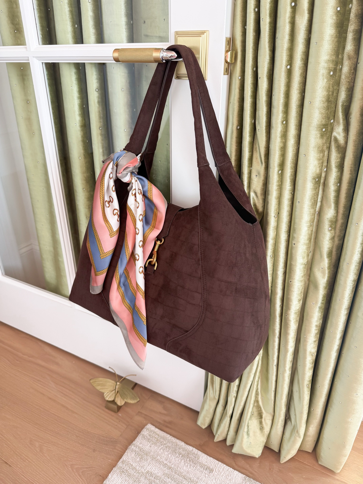 This tote & scarf combo is ADORABLE!

#LTKgrwm #LTKdayinmylife #LTKootd