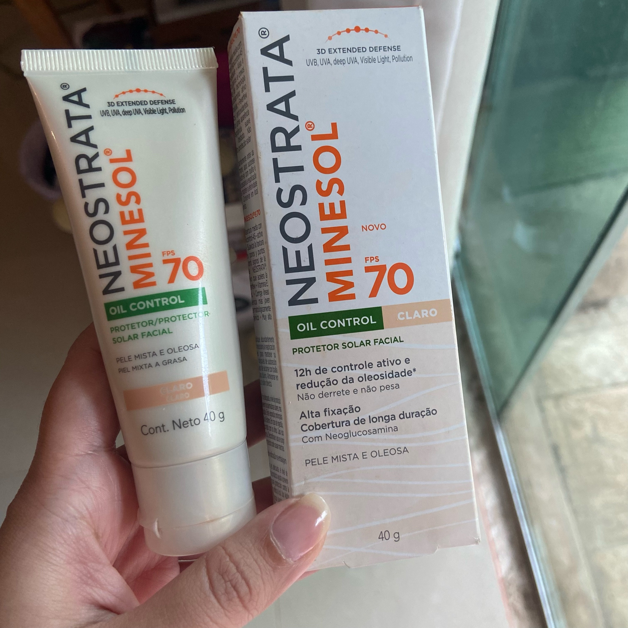 Comprei por R$55 numa oferta na Amazon. 
Um dos melhores protetores solar. 
✅Não é molengo, não tem cheiro forte, espalha bem, toque aveludado, confortável de usar, tem que reaplicar durante o dia e pode finalizar com pó. Eu abri mão da base e uso só ele com outros produtos. Ajuda a esconder os poros muito bem da região do nariz. Após 3 horas sem finalizar com pó já dá pra ver brilho na zona T, mas mesmo assim eu amei esse protetor. 
Quem quiser comprar espera a promoção de novo, ou vai achar ele por 71 na Drogaraia ou Drogasil. 

#LTKFind #LTKsalealert #LTKbrasil
