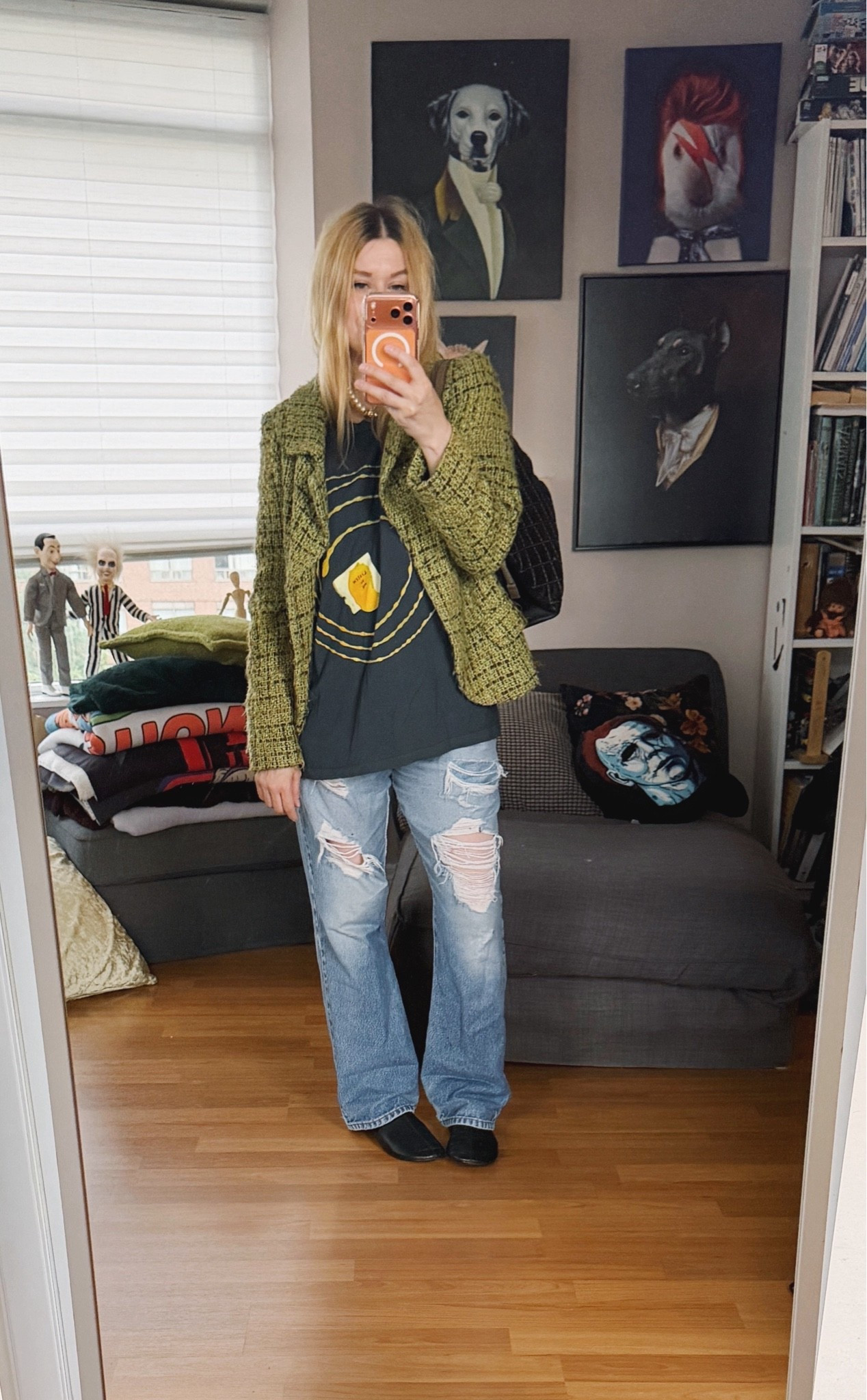 This vintage tweed jacket was in my sell pile but then I gave myself a kick in the ass 😬🤷‍♀️
Jacket, jeans, bag, and necklace are vintage/preloved

#LTKcanada #LTKfall #LTKstyletip