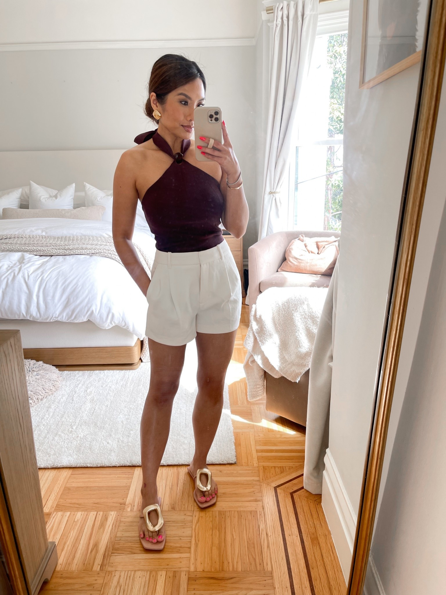 Finally got the effortless shorts!! 

Sizing:
Top - tts, wearing xs
Shorts - mini in light birch, I sized up to 2 like I do in the pants 
Sandals - tts 

#LTKPetite