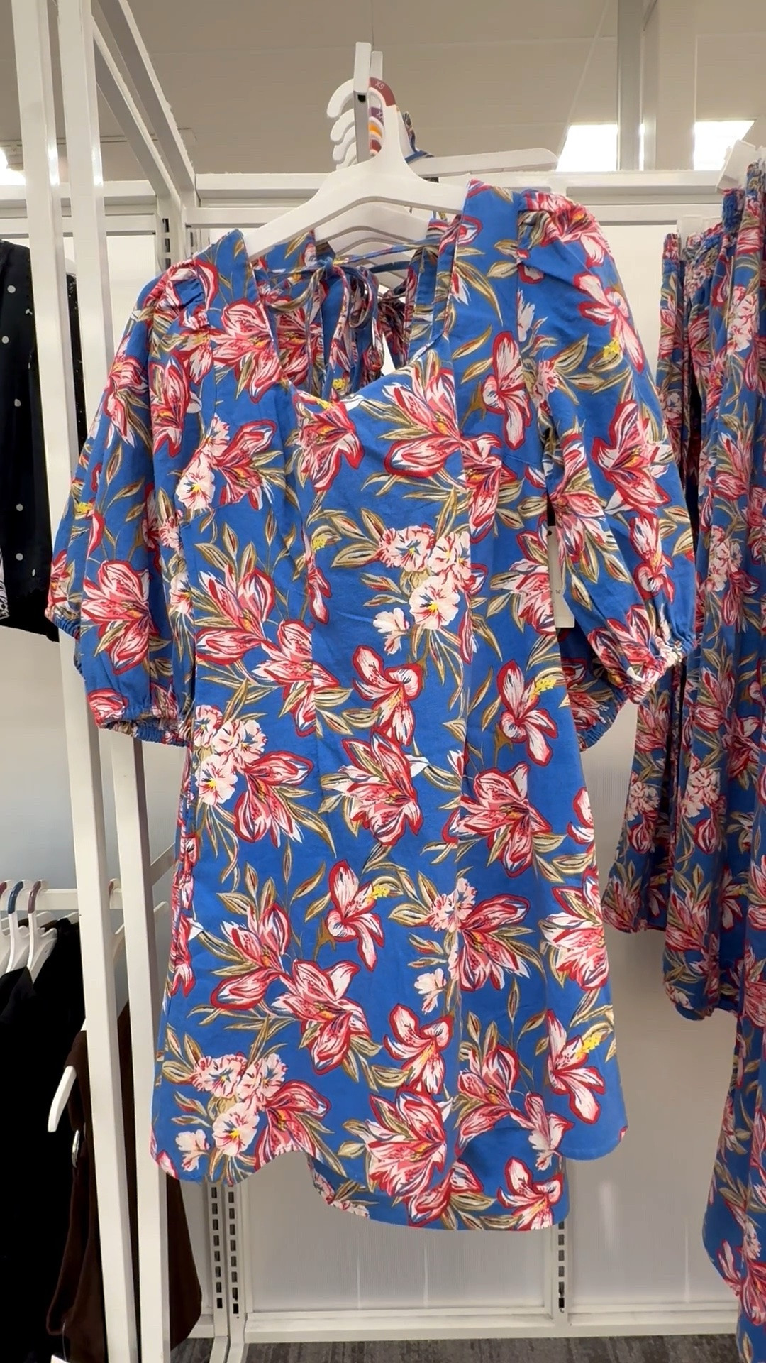 This is such a fun floral print for summer…and it’s available in a few different pieces! Two different dress lengths, and pants!

#floralprintdress #linendress #minidress #balloonsleevesdress #linenpants #floralpants #target #memorialdayweekendoutfit #graduationdress

#LTKPlusSize #LTKMidsize #LTKSeasonal