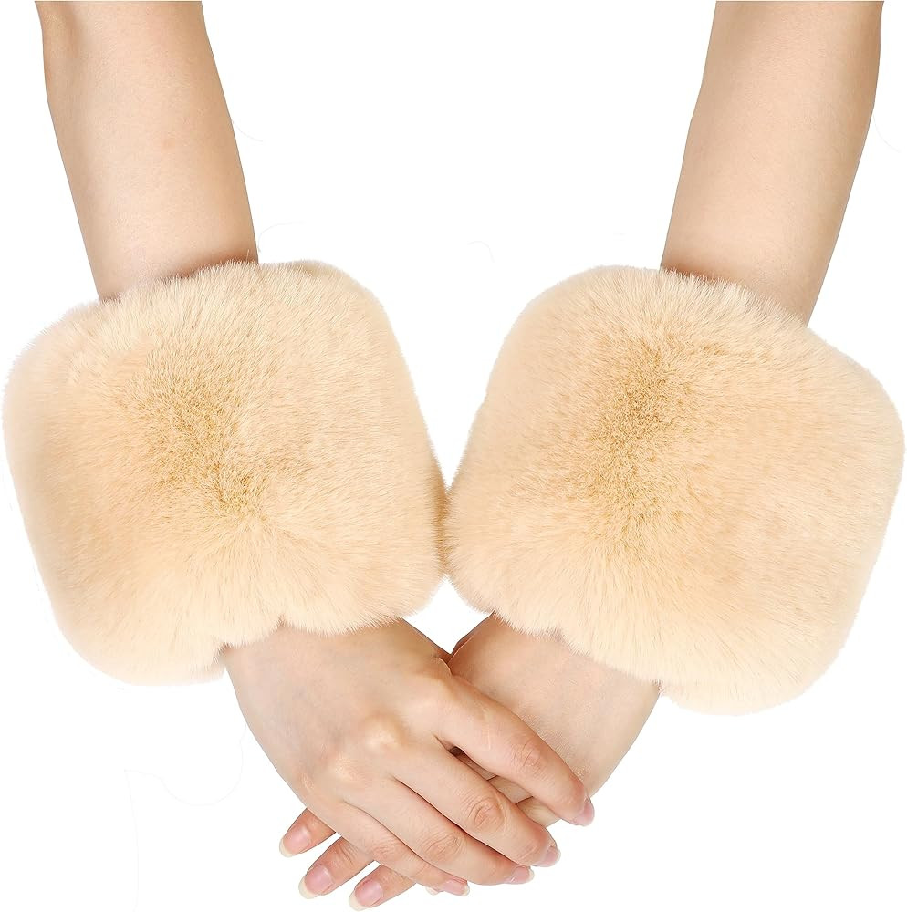 LA CARRIE Women's Leopard Print Faux Fur Wrist Cuffs,Winter Fox Furry Bands Arm Warmer | Amazon (US)