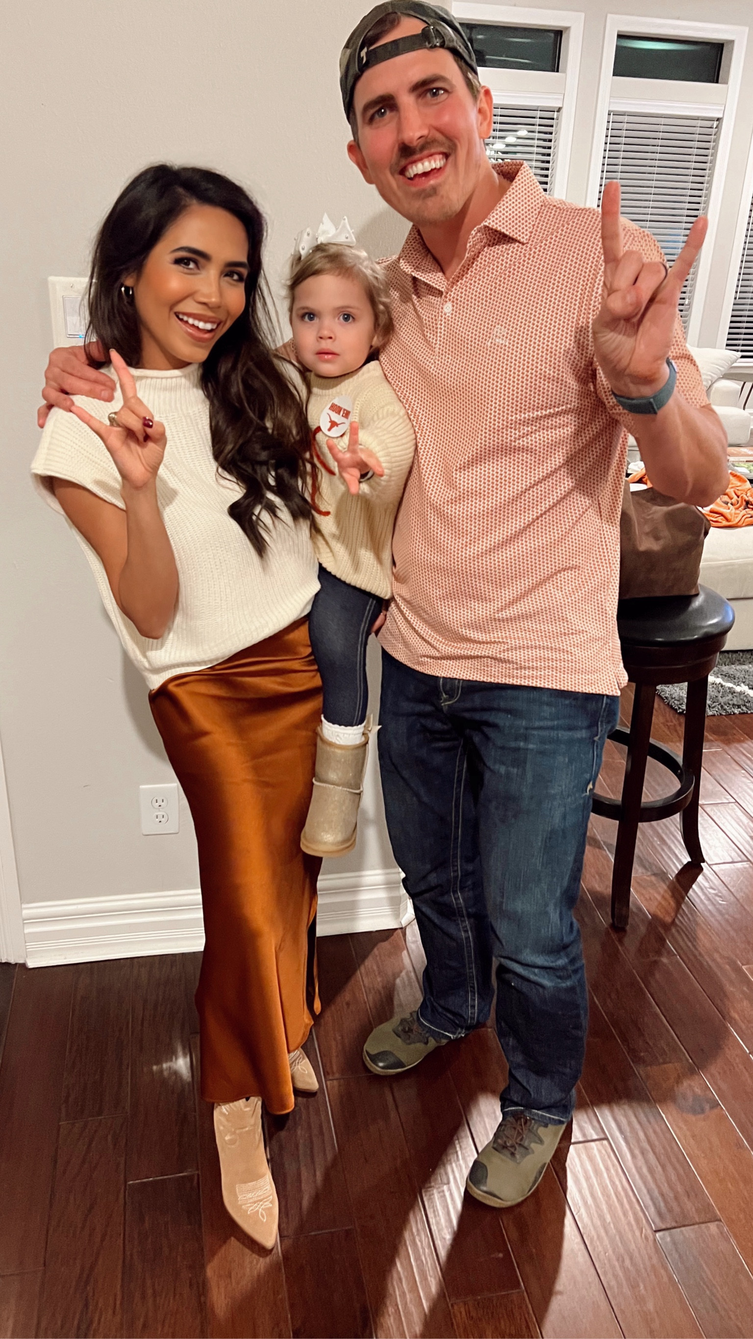 HOOKEM HORNS 
Texas Longhorn outfit 
Beige sleeveless sweater 
Silk skirt 
Toddler bow sweater
Rhoback men shirts
Amazon finds


#LTKFamily #LTKKids