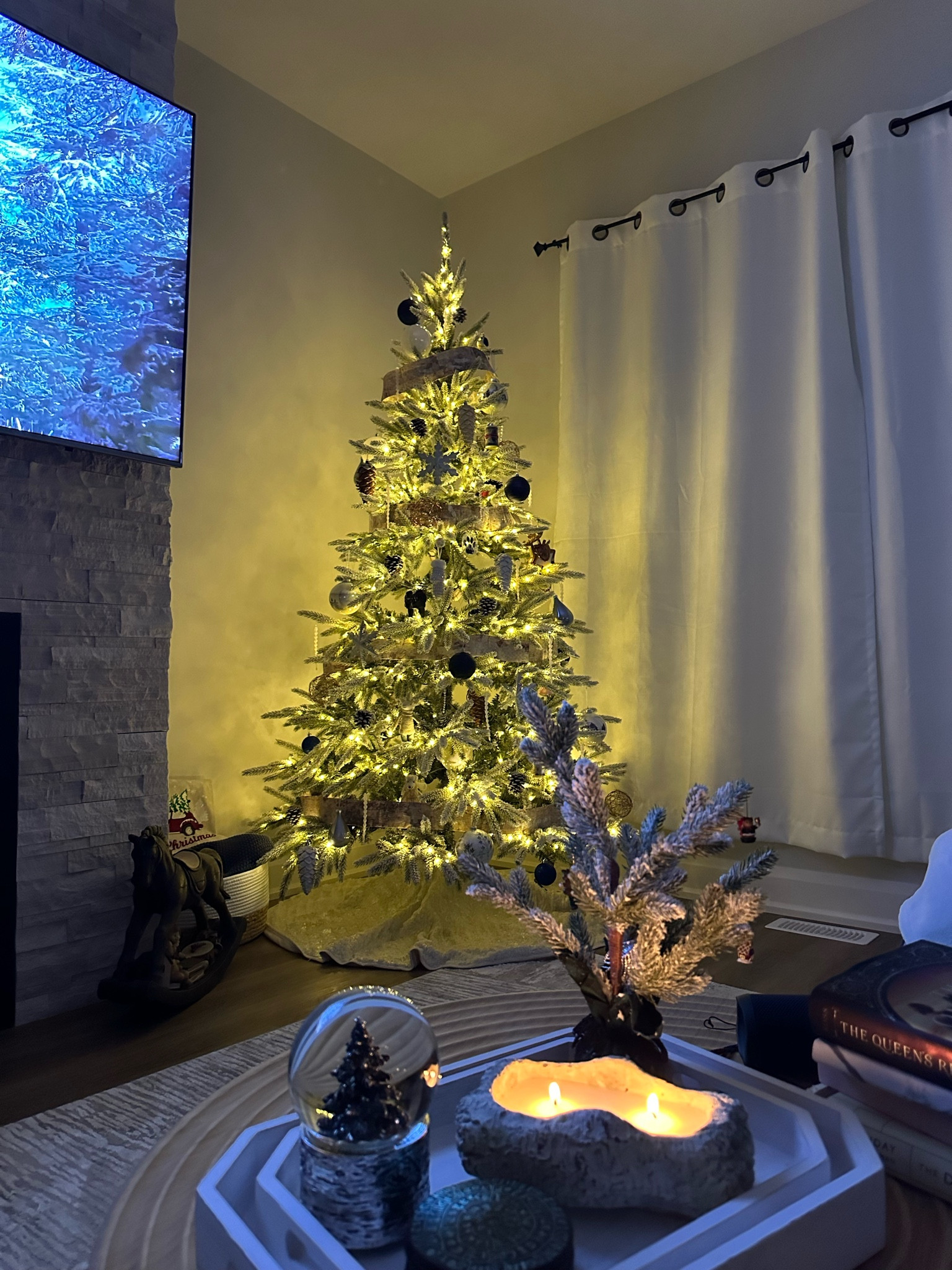 So cozy 🥰🎄

#LTKwinter #LTKcanada #LTKcasa