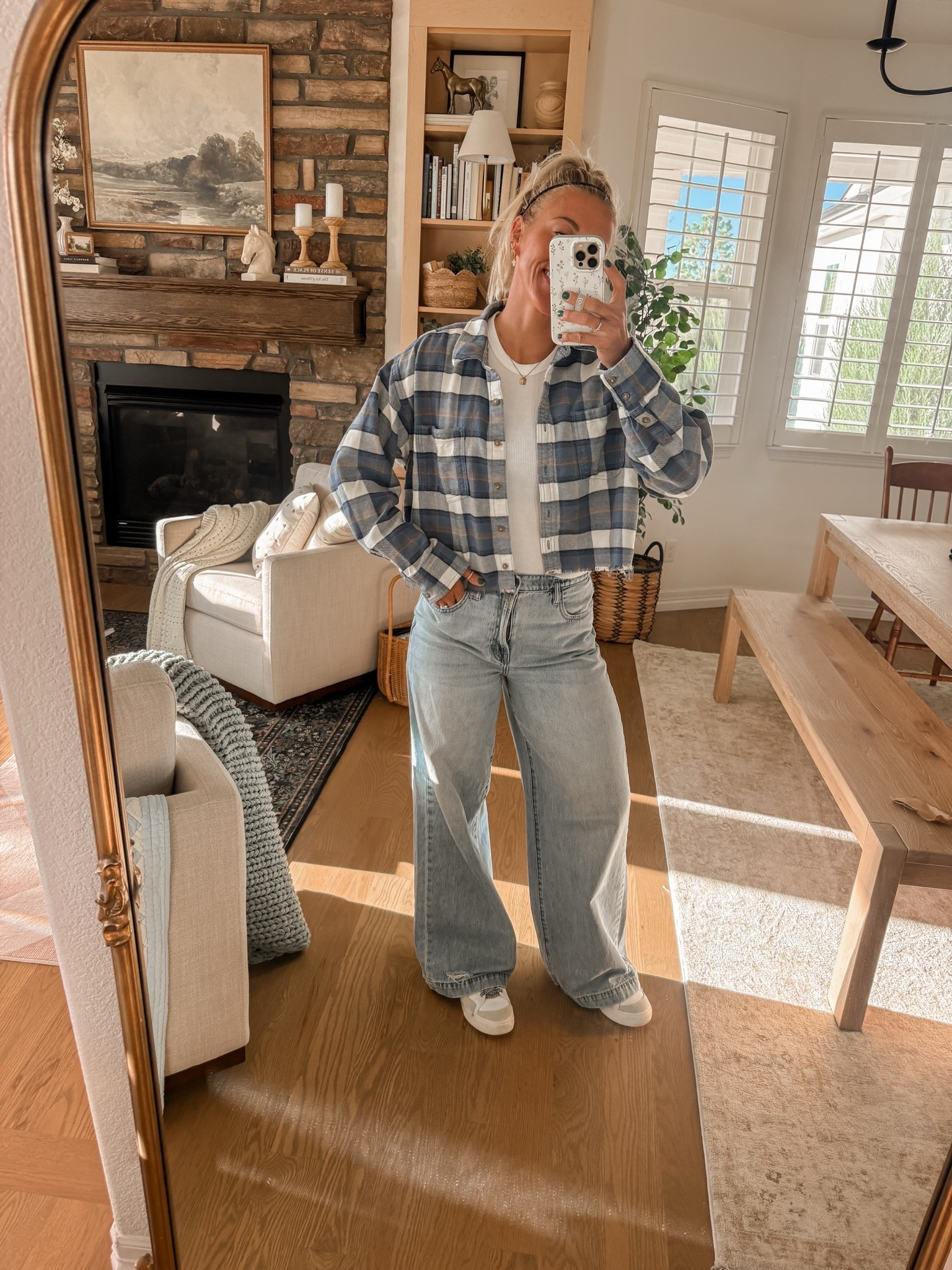 Wearing large in this cropped button up from American eagle. Lots of colors! Waffle knit t-shirt is also from AE.

Flannel button up, Sarah Joy, easy outfit, fall outfit, gameday outfit