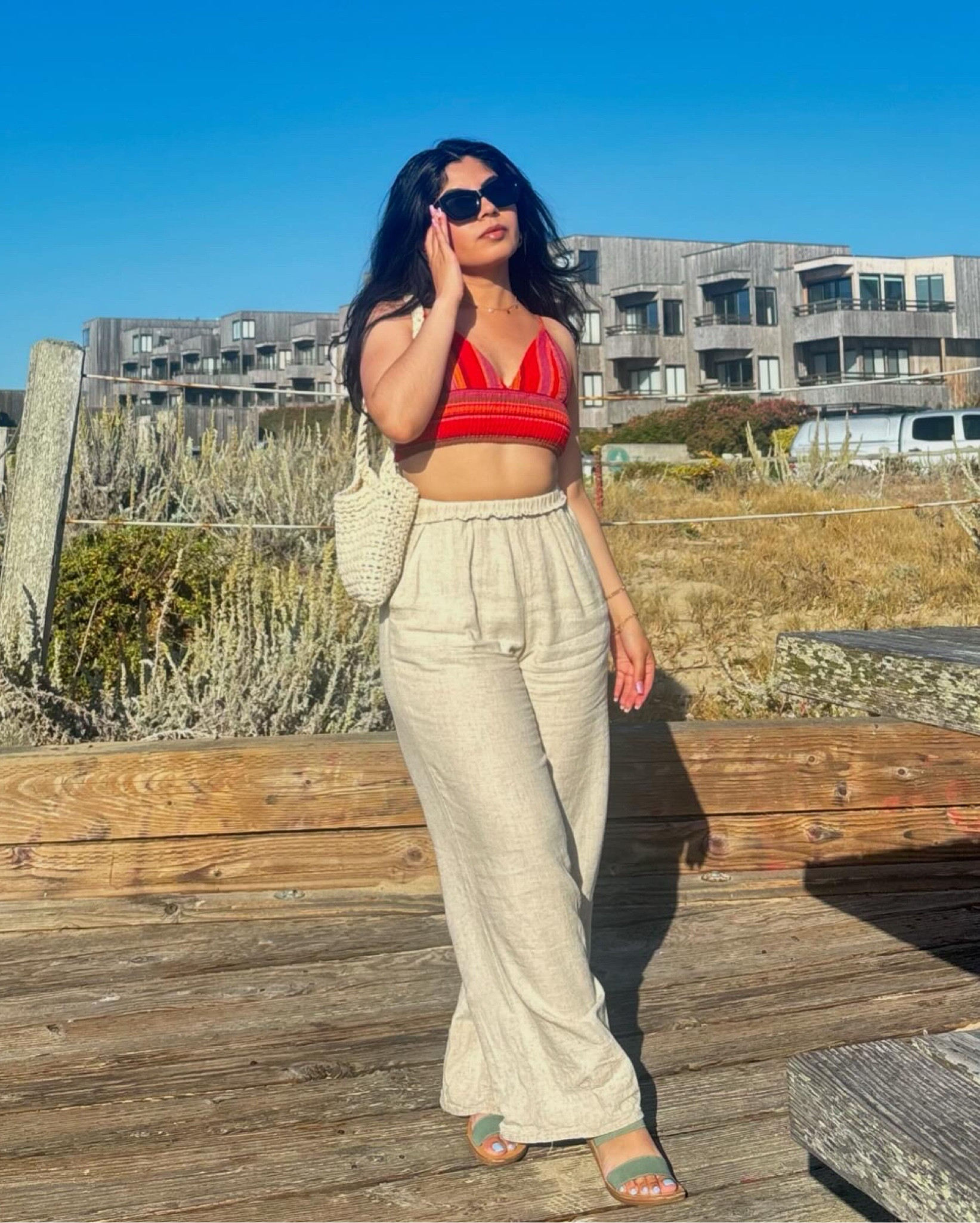 ✨Sunglasses & hand bag from Aerie  (I couldn’t find the exact items 😭)
✨Top from Forever 21 
✨Pants from Marshall’s/Ross (I forgot)
