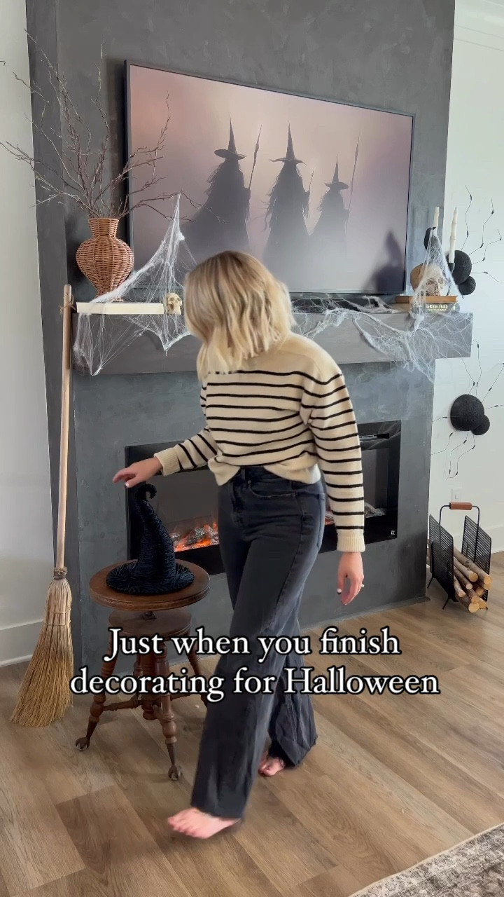 Just when Halloween decor goes up it’s time to take it all down for Christmas 😂

#LTKHome #LTKSeasonal #LTKVideo