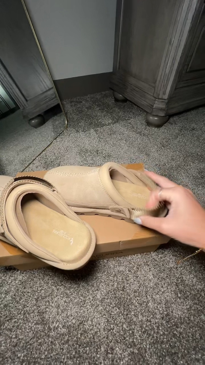 Literally all I’ve worn since I got them 😍 the perfect fall and winter shoes!

Uggs for women
Koolaburra by UGG
Fall shoes
Winter shoes
Ugg boots 
Christmas 2024
Christmas gift idea 2024
Amazon fashion find
Amazon shoes
Gifts for her 2024

#LTKGiftGuide #LTKHoliday #LTKShoeCrush