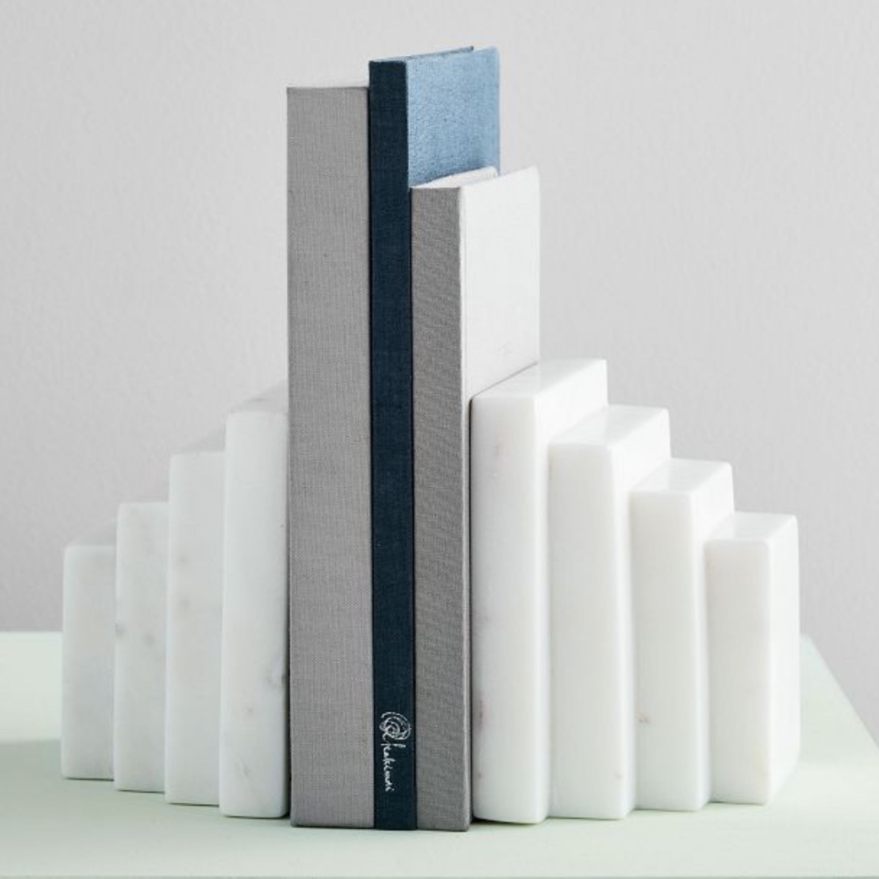 White Marble Bookends 



#LTKHome
