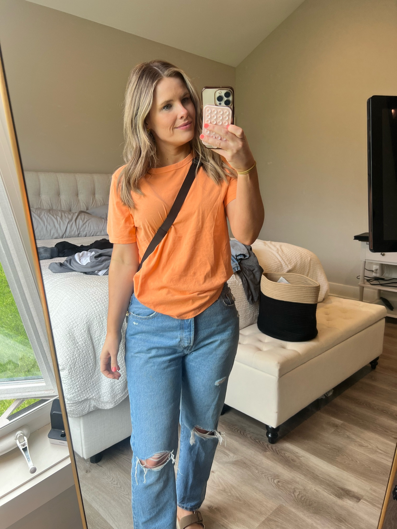 Easy sports mom gameday outfit 

#LTKfindsunder50 #LTKActive #LTKmidsize