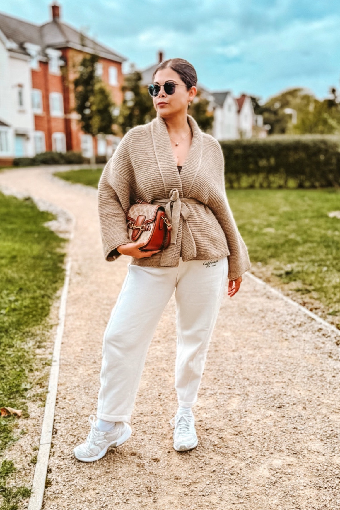 Autumn outfit with belted wrap cardigan in beige tan and white sweatpants. 

#LTKHolidaySale #LTKeurope #LTKstyletip