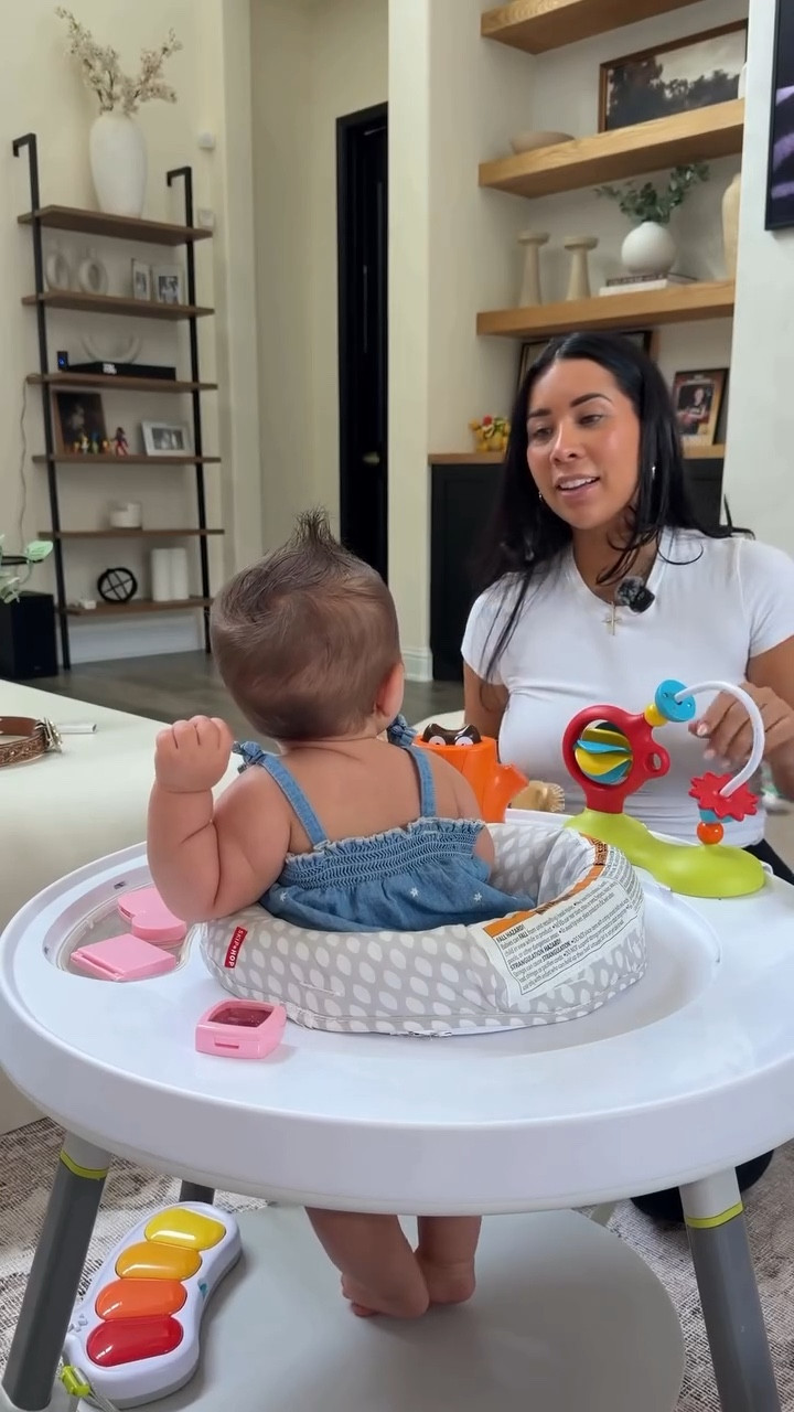 For all of the extension accusations, it’s all her okay😆

Comment “shop” for links🎀

#babygirl #hairday #hair #baby #momlife girl mom life, girl mom, day in my life, relatable, 7 months old