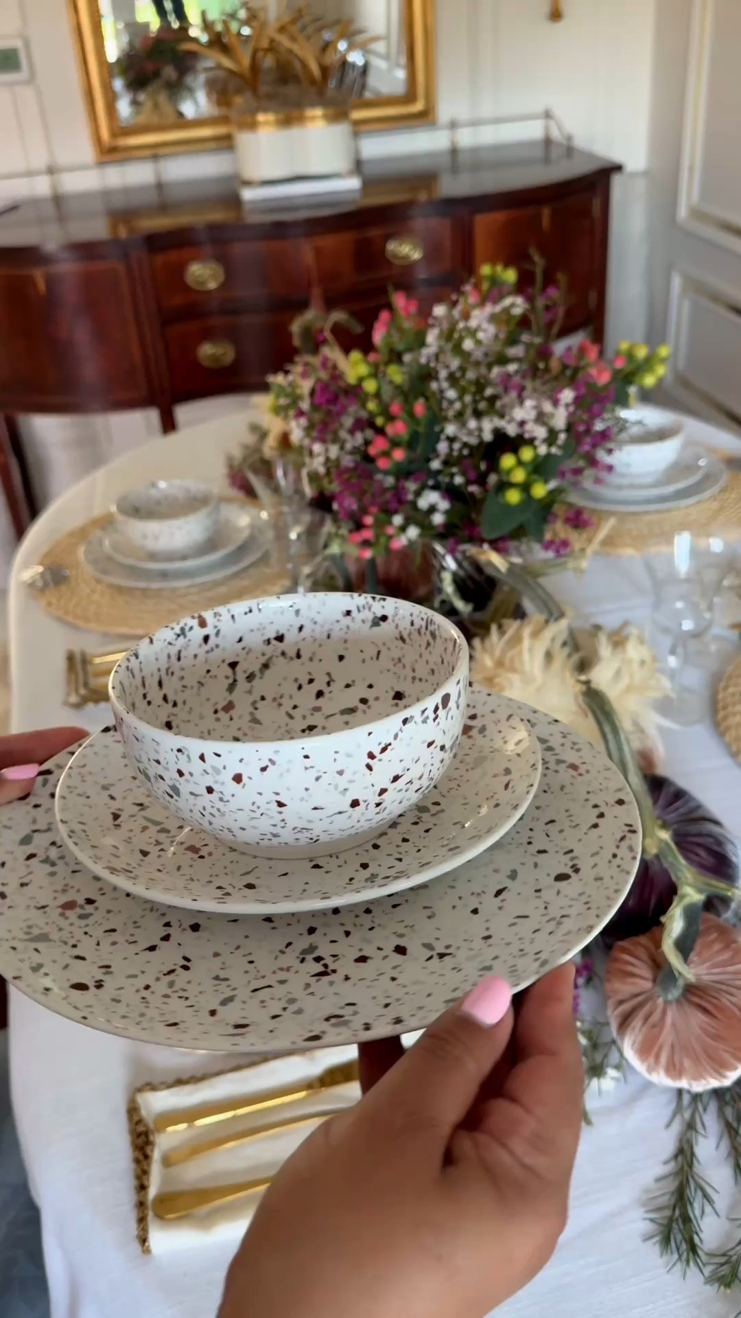 Fall! What a beautiful season, its colors, the breeze weather, oh, how I love fall. 

Love this dish set that set a beautiful fall mood along with these beautiful pumpkins. 

Dinning ware: @sweejar_official 
Luxe pumpkins: @Hot Skwash 

#falltable #velvetpumpkins #dinningware #falldecor #curatedhome

#LTKSeasonal #LTKHome