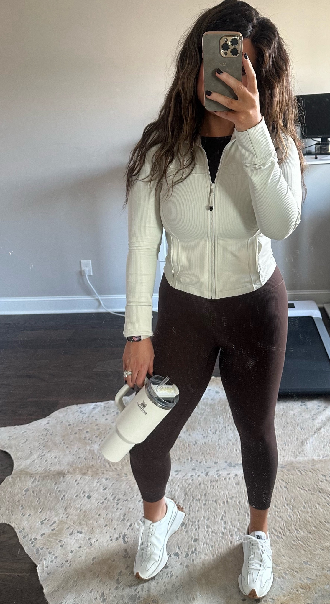 Some items I scored from the Lululemon end of year scores! 

I’m wearing sizes:
Jacket: 10
Shirt: 10
Leggings: 10 (very stretchy)
Socks: L
Tennis shoes: 9


Lululemon, align leggings, brown ribbed leggings, new balance, 327, define jacket, cream jacket, cropped jacket, athleisure, travel outfit, brown long sleeve top, travel ootd, midsize, size 8, size 10, size 12, vsg, vsg journey


#LTKmidsize #LTKstyletip #LTKsalealert