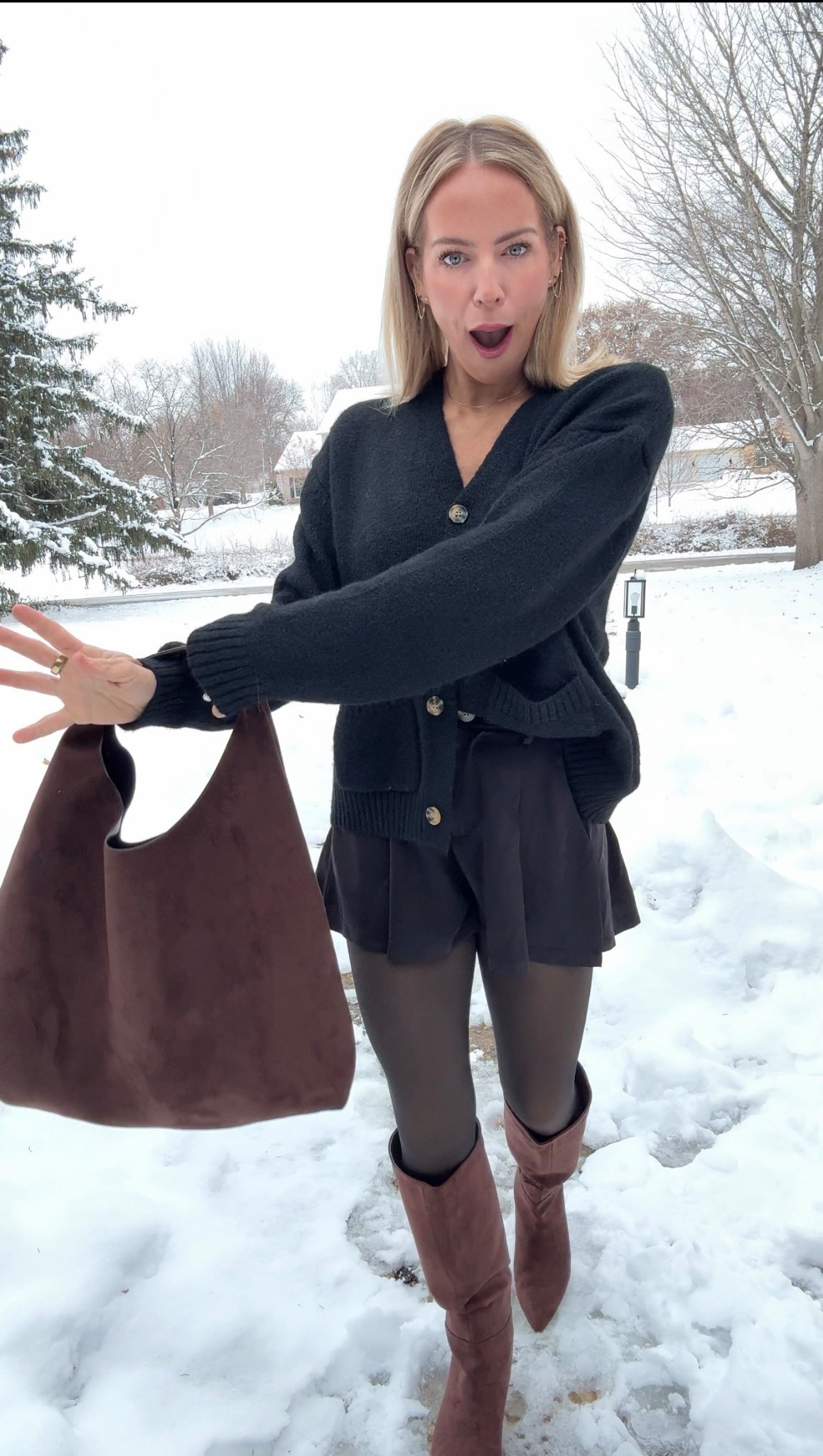 Here are the links for the outfit that I was wearing in this tights video!

Sweater: medium 
Shorts: medium
Tights: coffee shorts