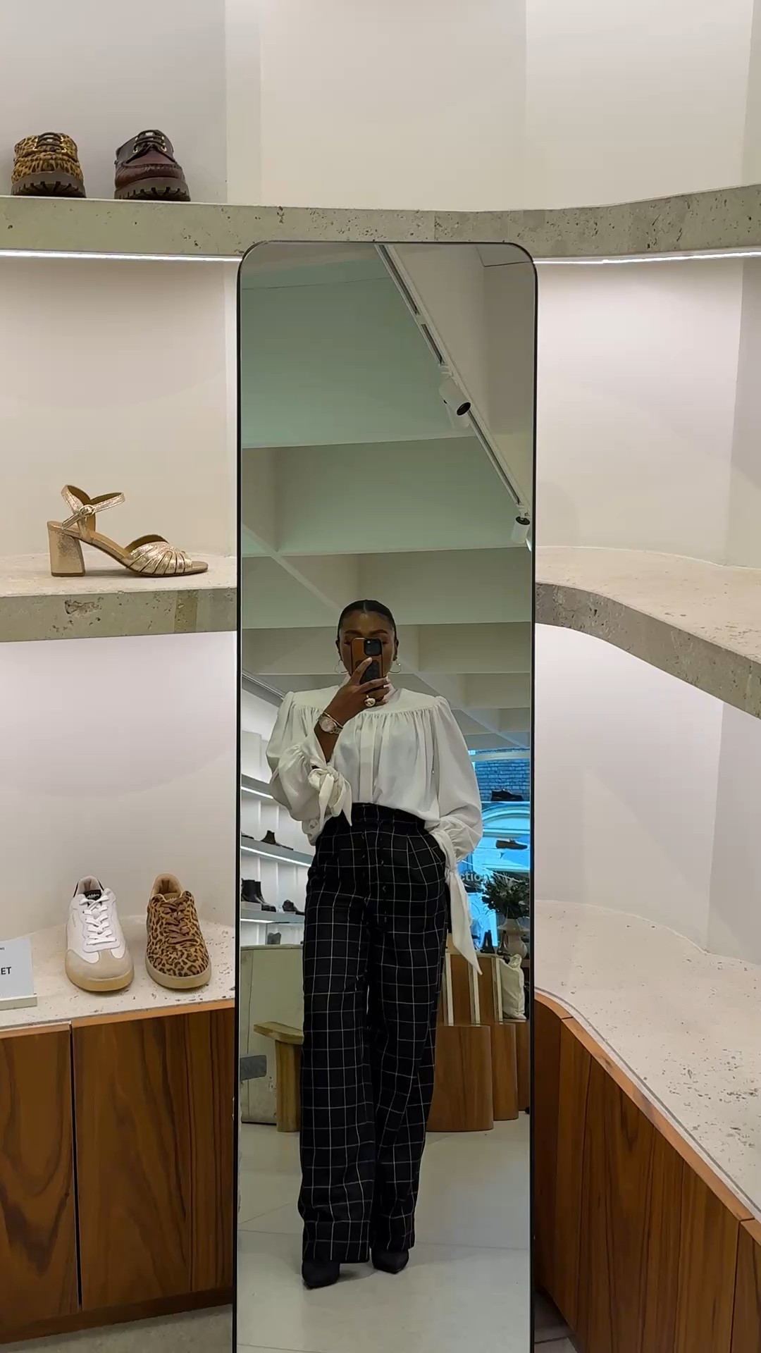 One of my favorite blouses very chic and comfortable. #styletips 

#LTKeurope #LTKworkwear #LTKkleider