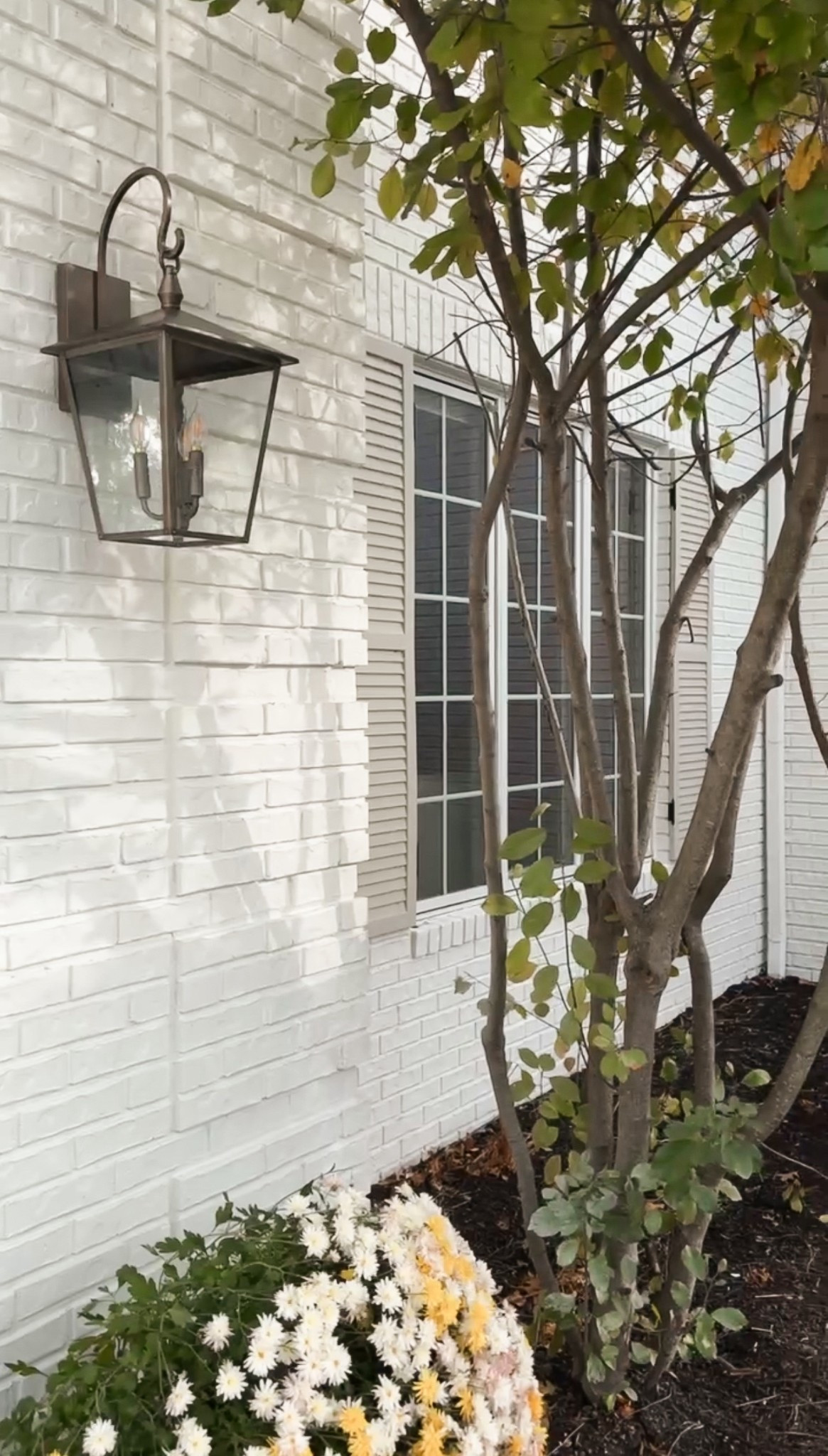 Exterior lights & shutters 

#LTKHome