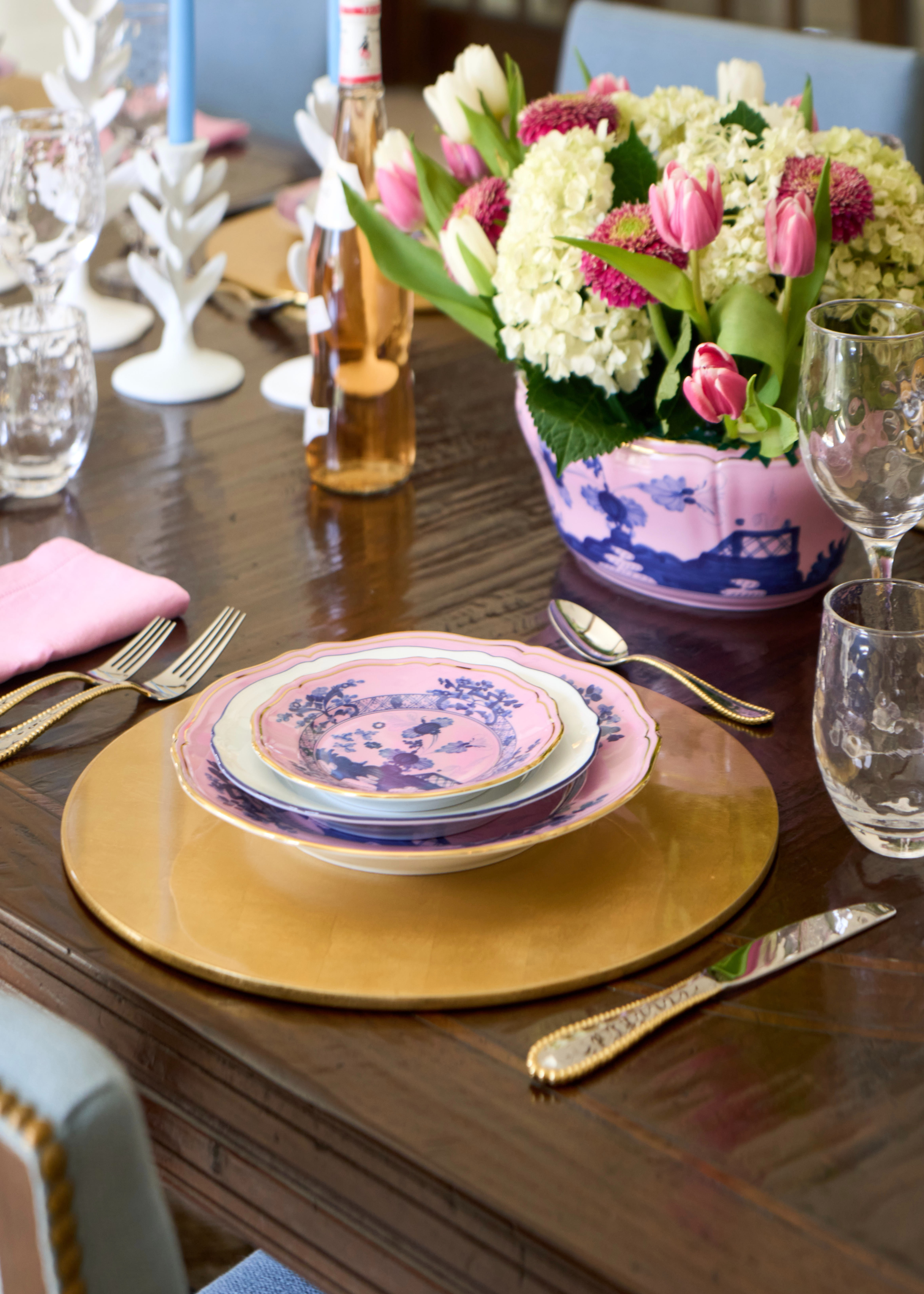 A beautiful tablescape to complete this stunning dining room—a space truly fit for entertaining in style!

#sullivanstricklerdesign #interiordesigner #interiordesigninspiration #interiordesign #roominspirations #interiorinspo #interiordecor #roominteriordesign #interiordecoration #decorinspo #decor #decorinspiration #centuryfurniture #design #homedesign #homedesignideas #homedesigninspo #juliska #hickorychair #diningroom #diningroomdecor #diningroomdesign #tablescape #tablesettingideas #tabledecor #diningtable #anthropologiehome #setting #tablesetting #ginori 

 