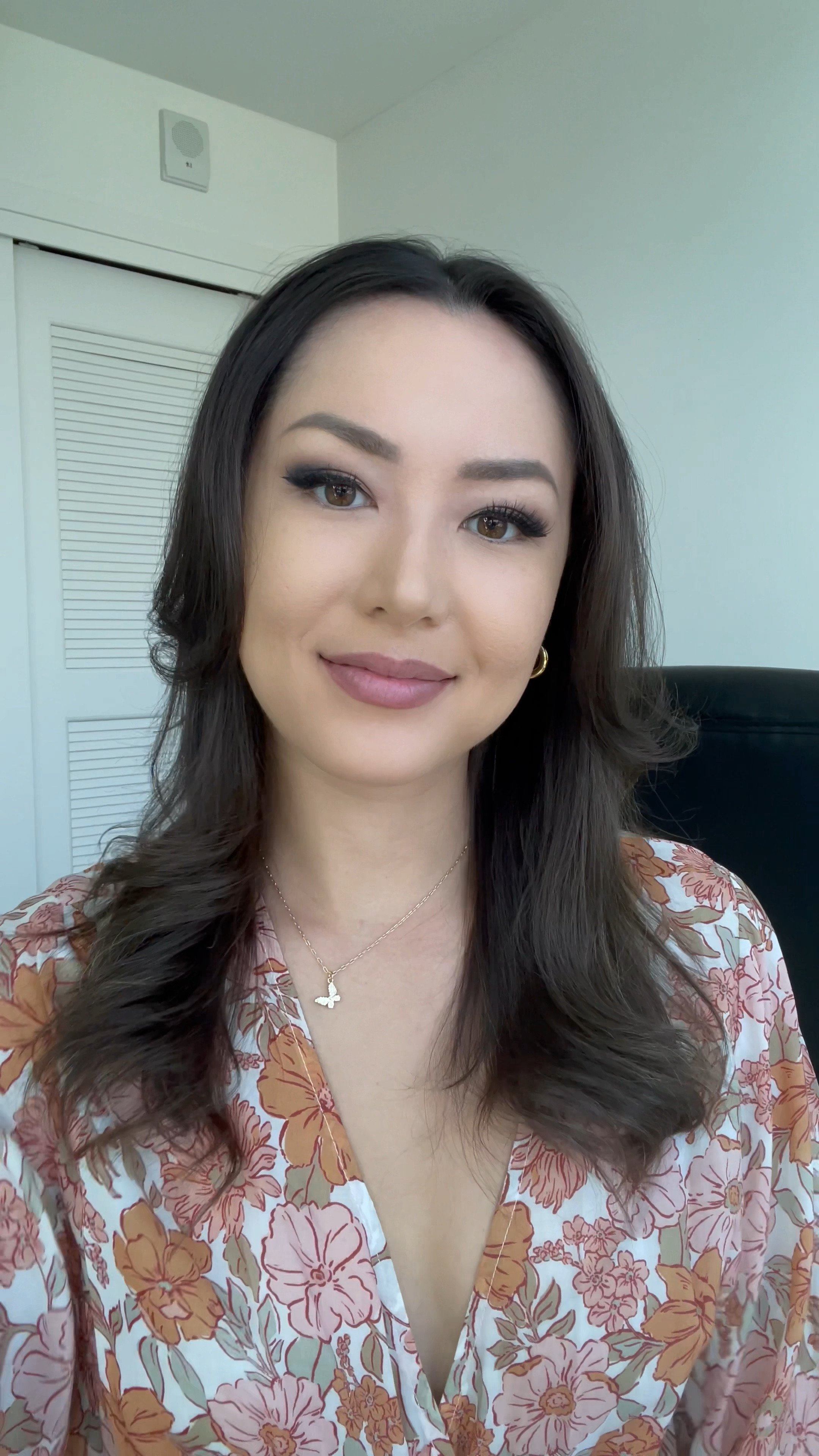 How I contour my face using powder bronzer, blush and highlighter :) for the bronzer (it’s on sale!!), I’m using park ave princess. Blush is discontinued but I linked some clean ones I am going to try soon. Highlighter color used is Common Sense shade. I wear Jane iredale in golden glow. Concealer color is 30.5. makeup, how to

#LTKbeauty #LTKSale

#LTKSaleAlert #LTKBeauty