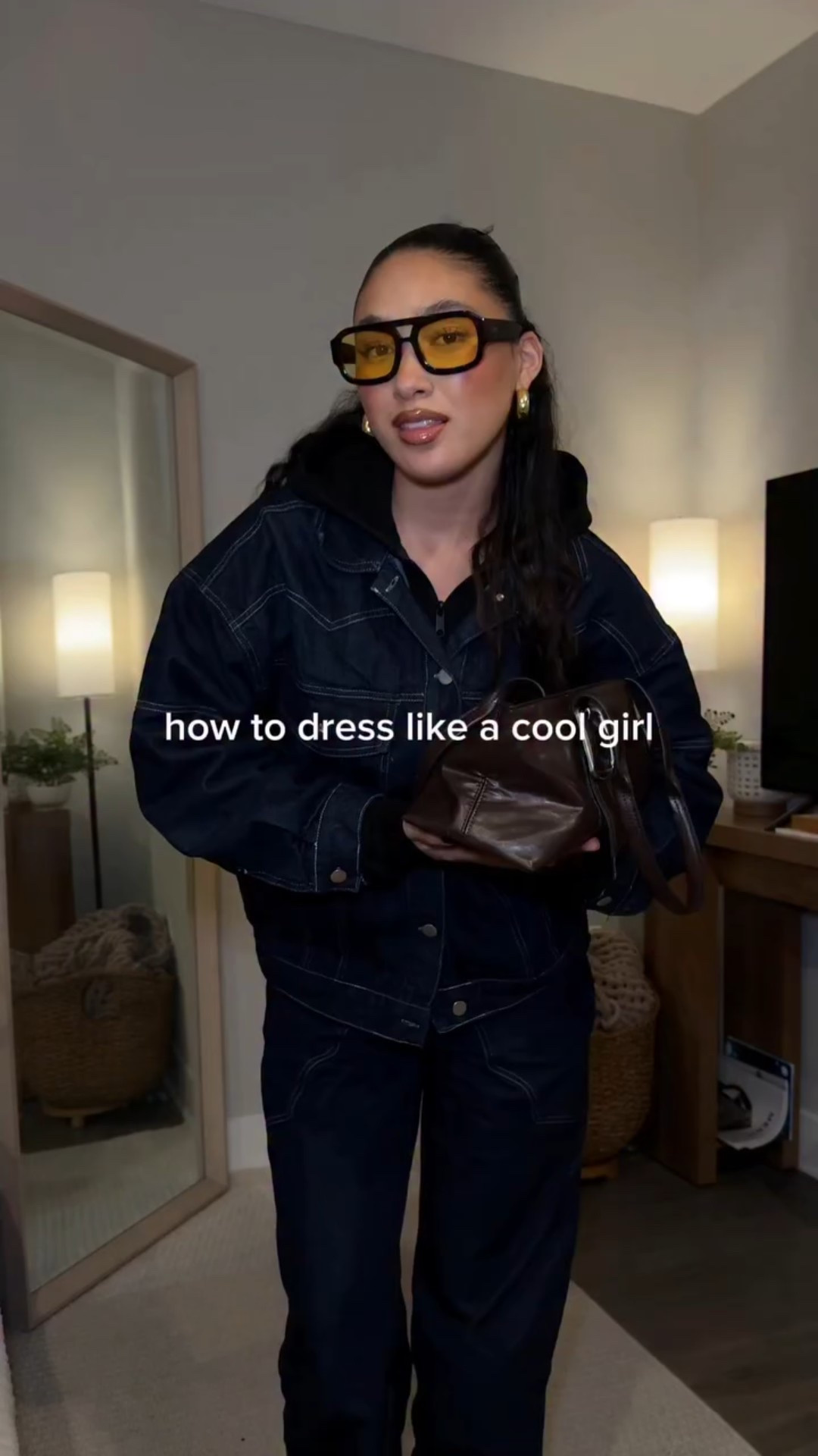 another styling vid 🎀
set @shoplunab 
shoes @jeffreycampbell 
Hoodie @thirtyyears 
bag @zara 
glasses @warbyparker