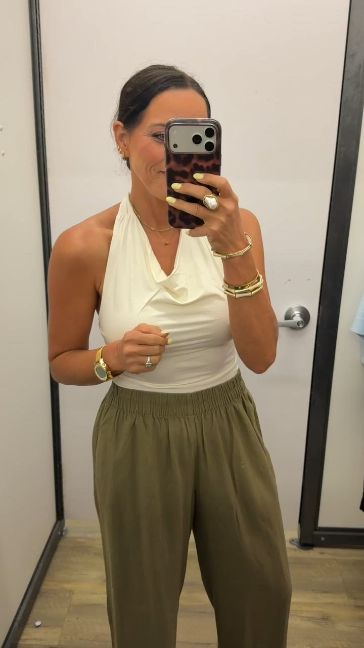 chic without even trying 🙌

white top outfit, olive wide leg pants outfit, chic everyday outfit, minimal fashion, neutral tones outfit, elevated casual look, simple outfit idea, affordable style

#ltkfashion #ltkdeals #chicstyle #neutralfashion #casualchic #budgetstyle #ootdfashion #minimaloutfit #ltkstyleinspo


#LTKPetite