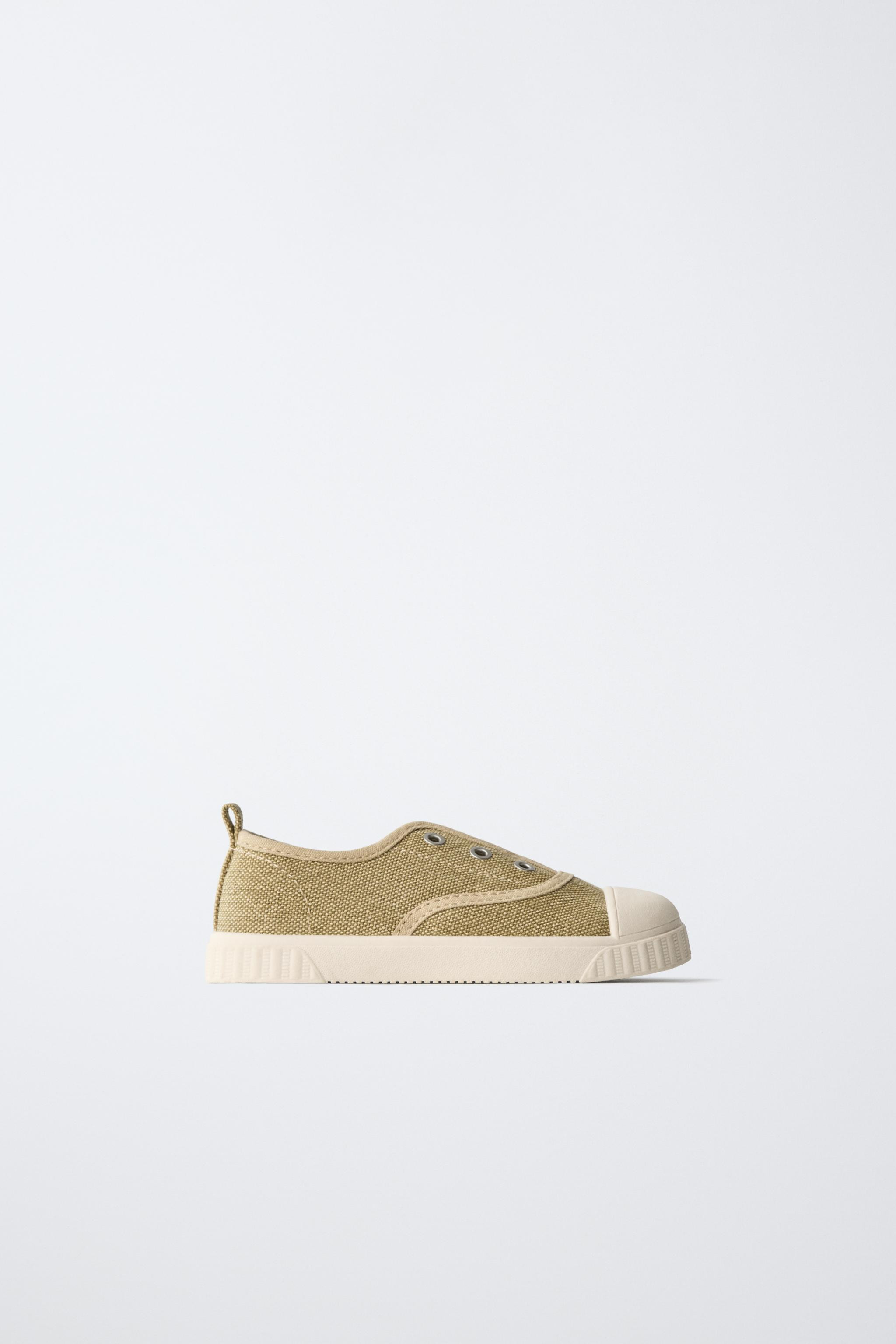 Sneakers made of 81% cotton with a contrasting color design and a thin rubber sole. They fasten w... | Zara US
