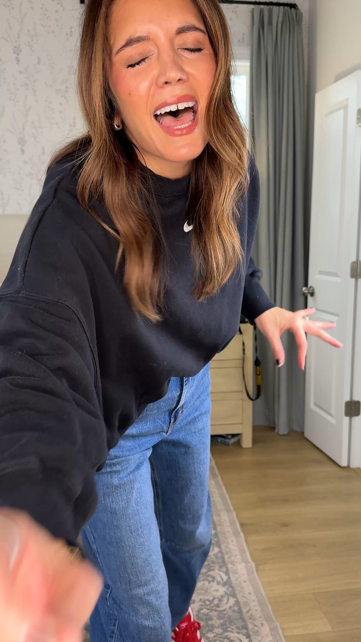 Half off the old navy barrel leg jeans that remind me so much of the Madewell darted barrel jean but for so much less! 50% off ends today!! I’m 5’7” in a size 4 tall (but prefer 2 tall— my typical old navy denim size). 

#LTKOver40 #LTKTall #LTKSaleAlert