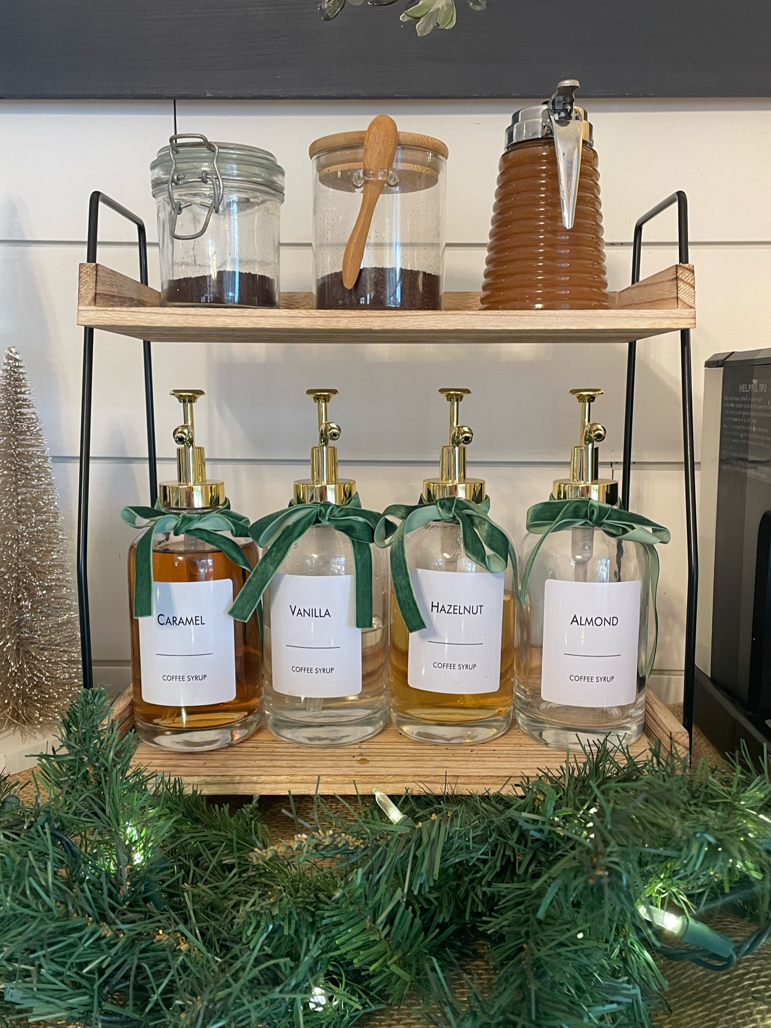 Cutie Christmas coffee bar!🎄💚


#LTKFindsUnder50 #LTKHoliday #LTKHome