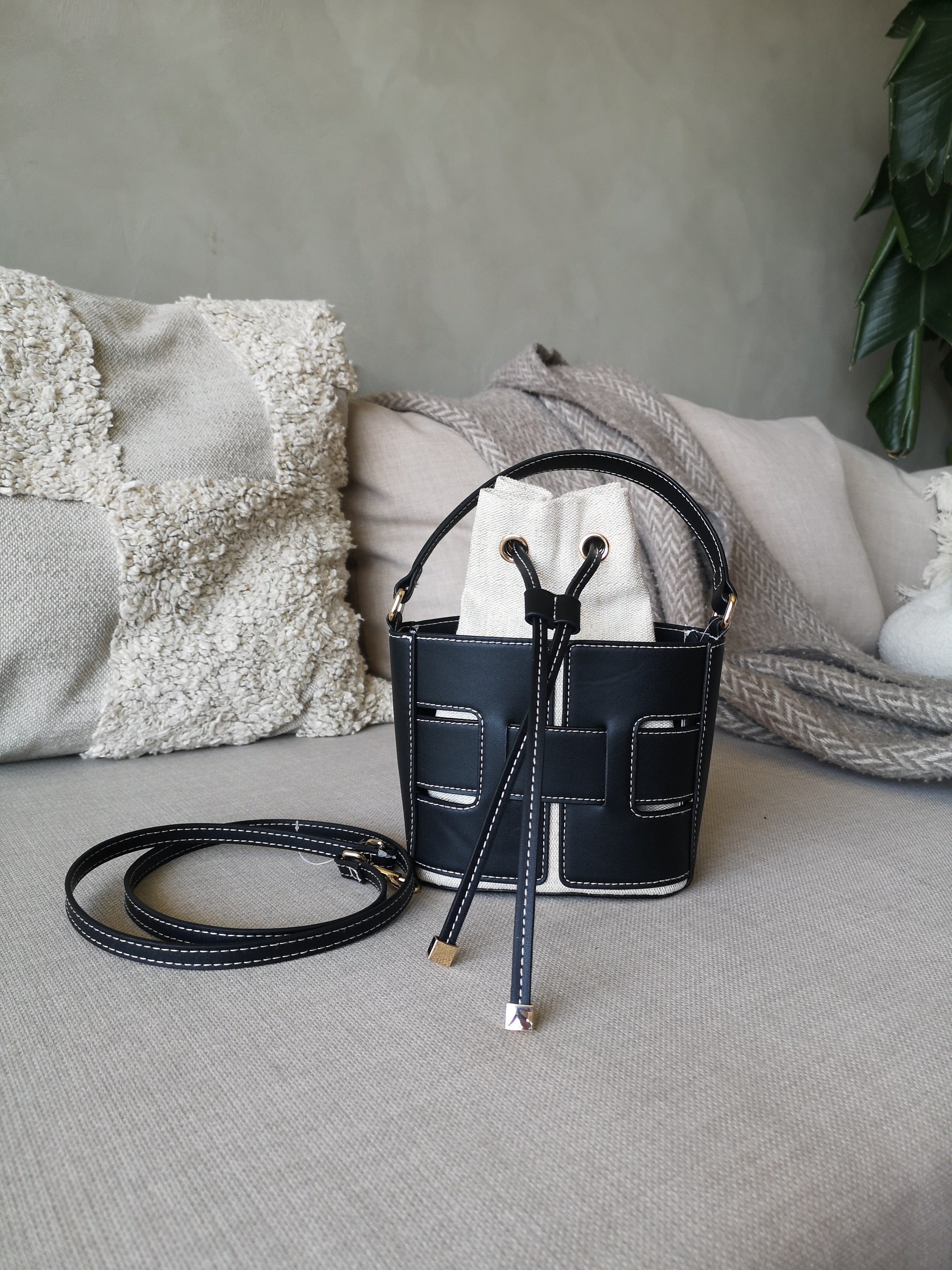 Finally got this in the mail! Such a great little bucket bag. This looks so unique and high end than it is, H&M has been so on it with bags lately! 

#LTKFindsUnder50 #LTKItBag #LTKSeasonal